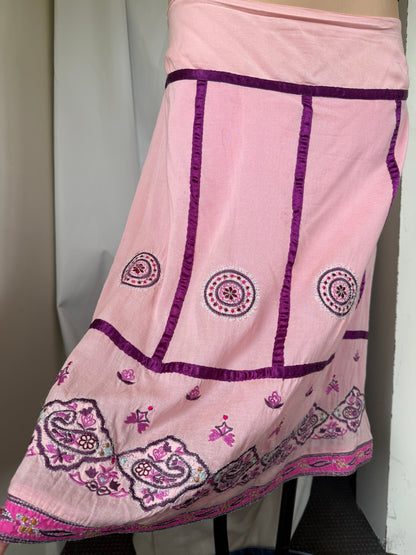 00's Embroidered midi w ribbon detail • Size 12
