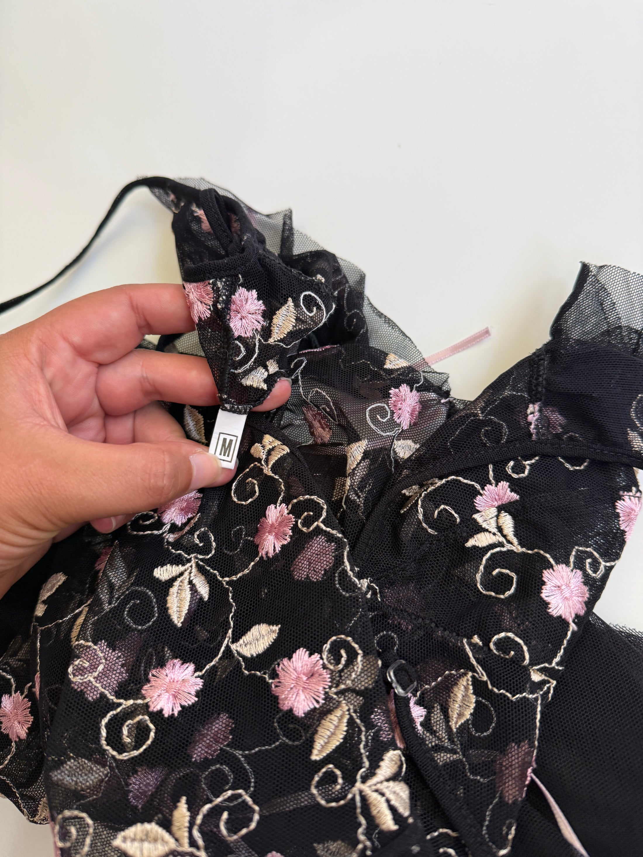 00's Dainty mesh embroidered slip w ribbons • Size • S