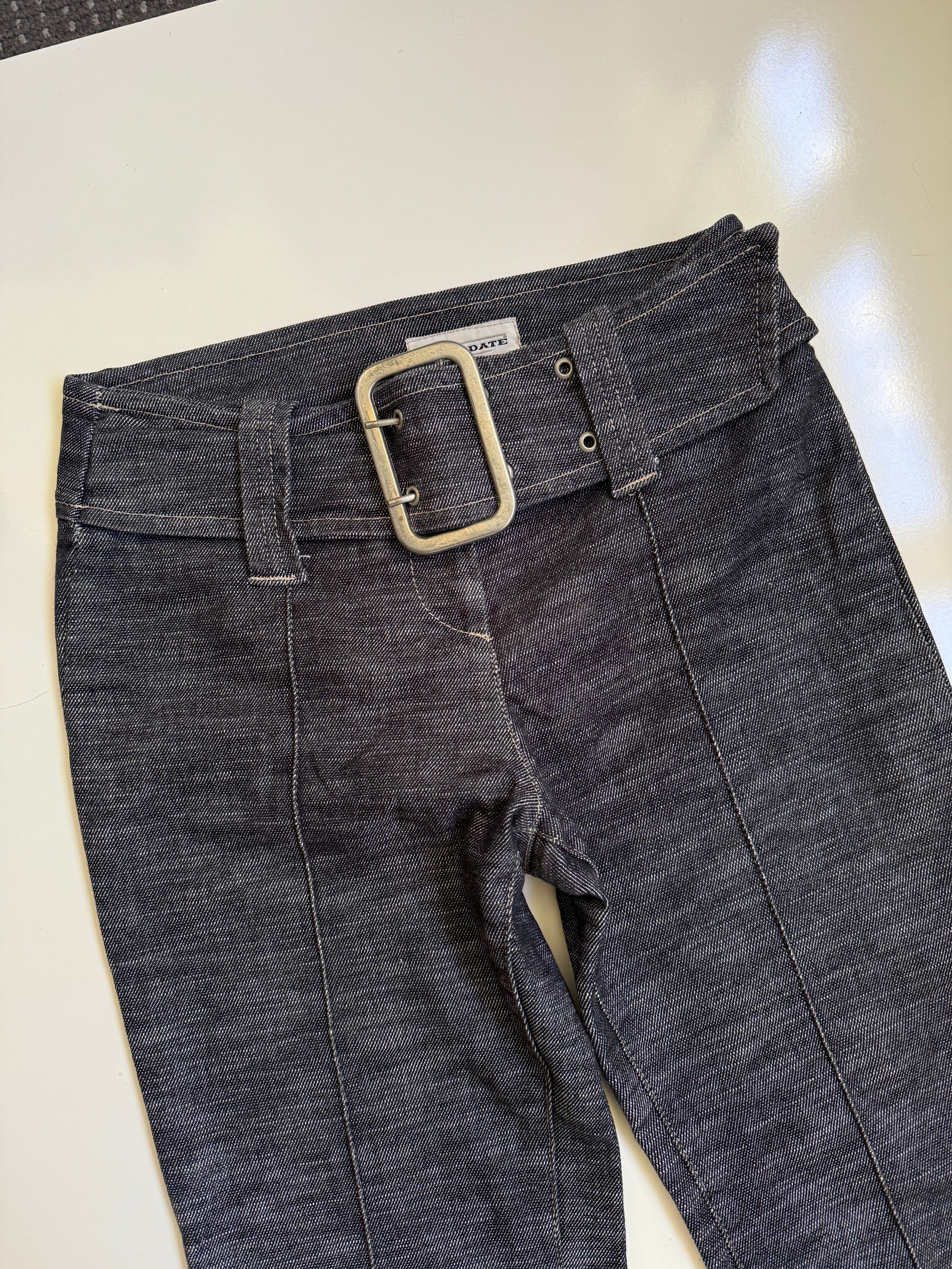 00's Blinddate buckle flared jeans • Size 6-8