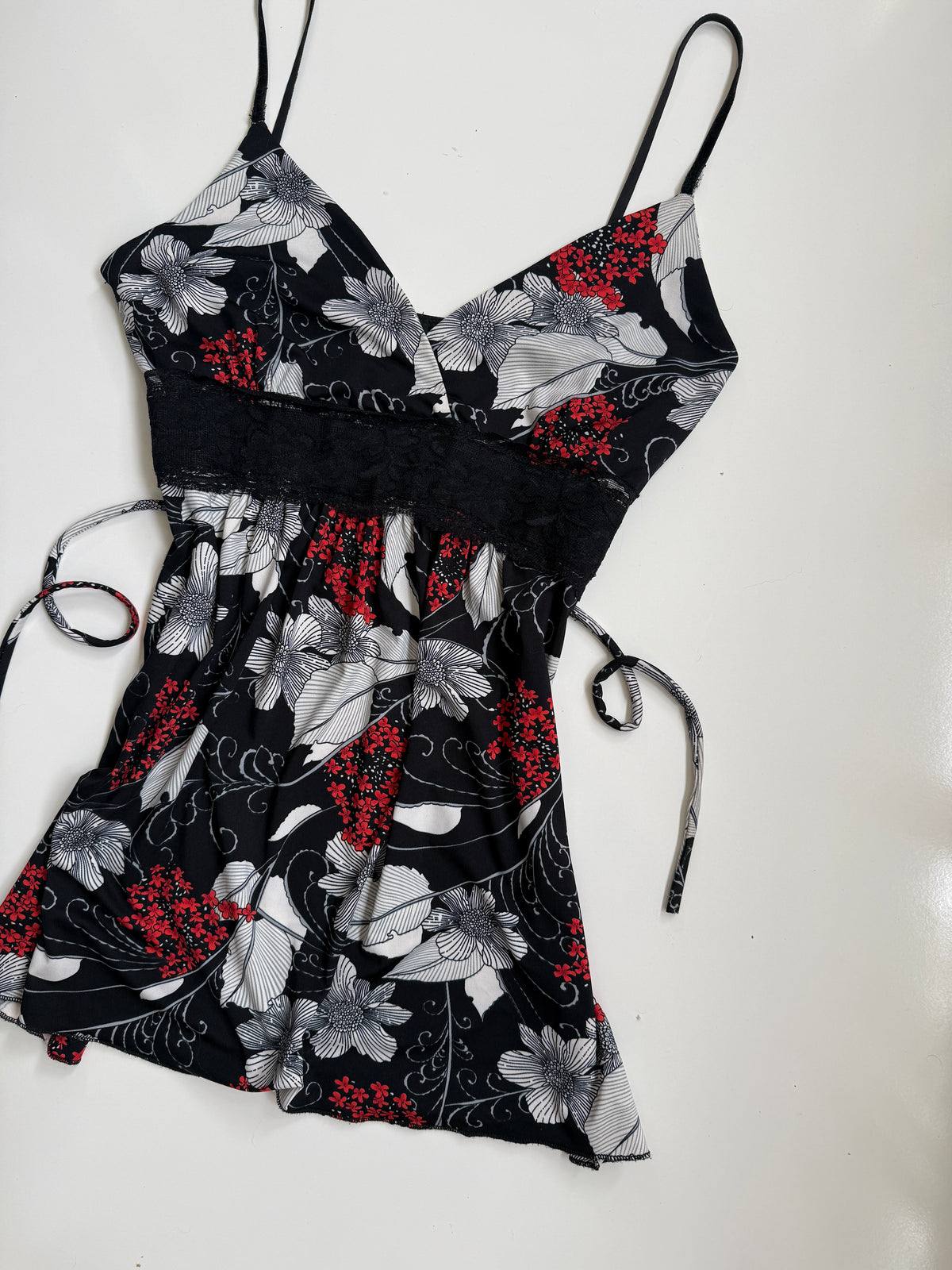 00's Floral pattern cami w lace detail • Size L
