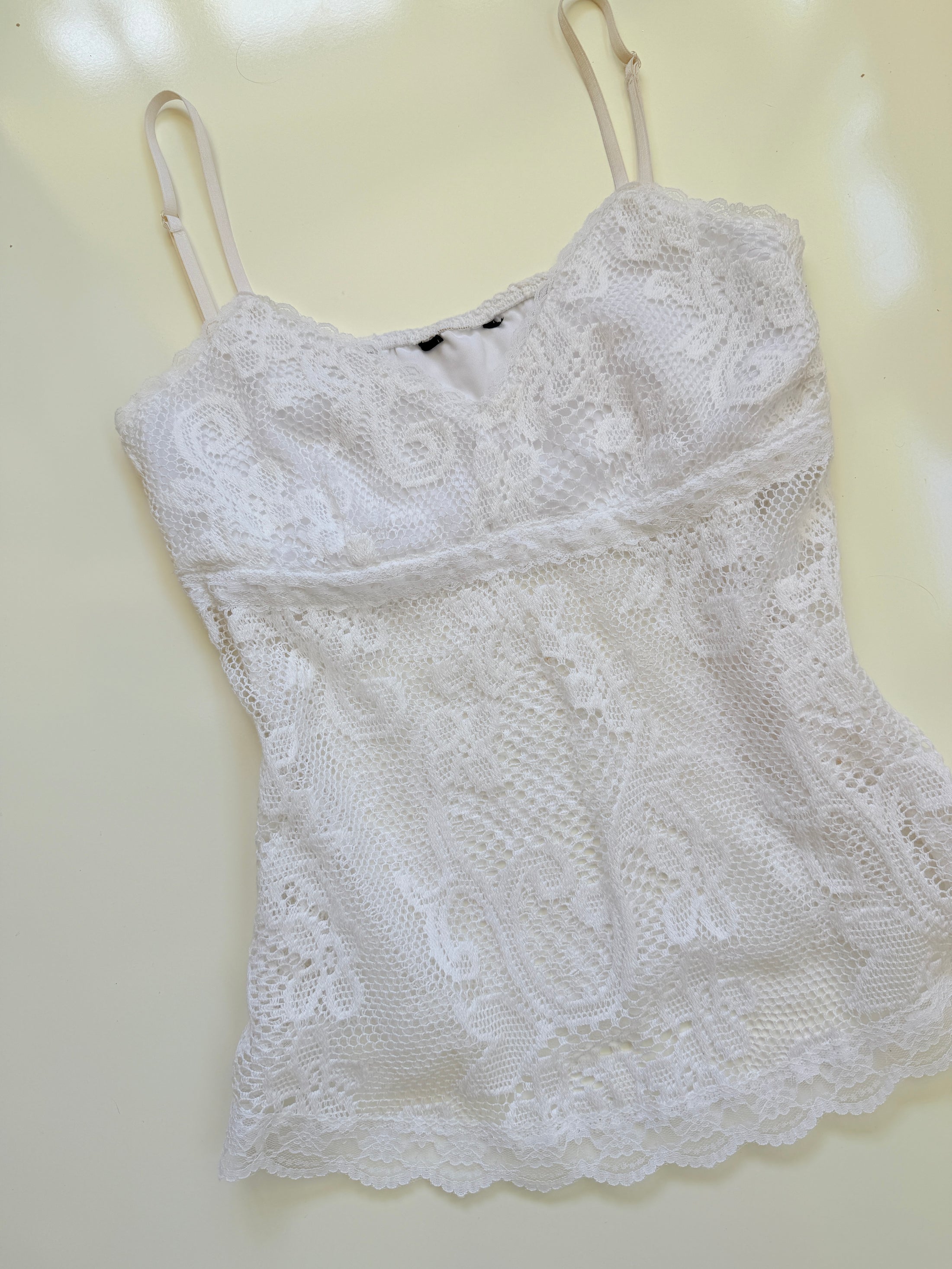 00's Embroidered woven cami w lace trim • Size M/L