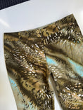 Load image into Gallery viewer, 00's Perzoni pattern mid-rise flares • Size 8
