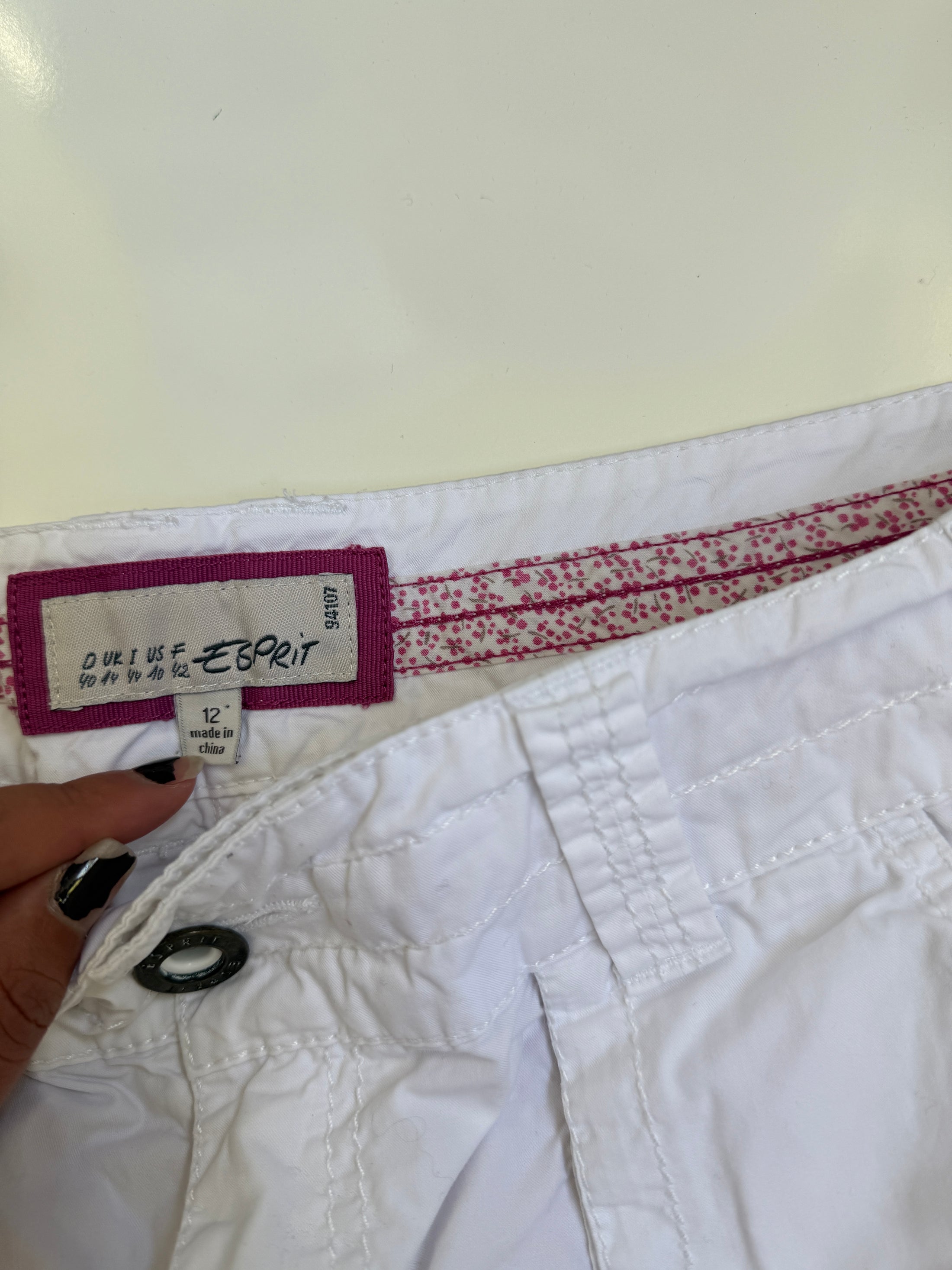 00’s Esprit white cargo capris • Size 10