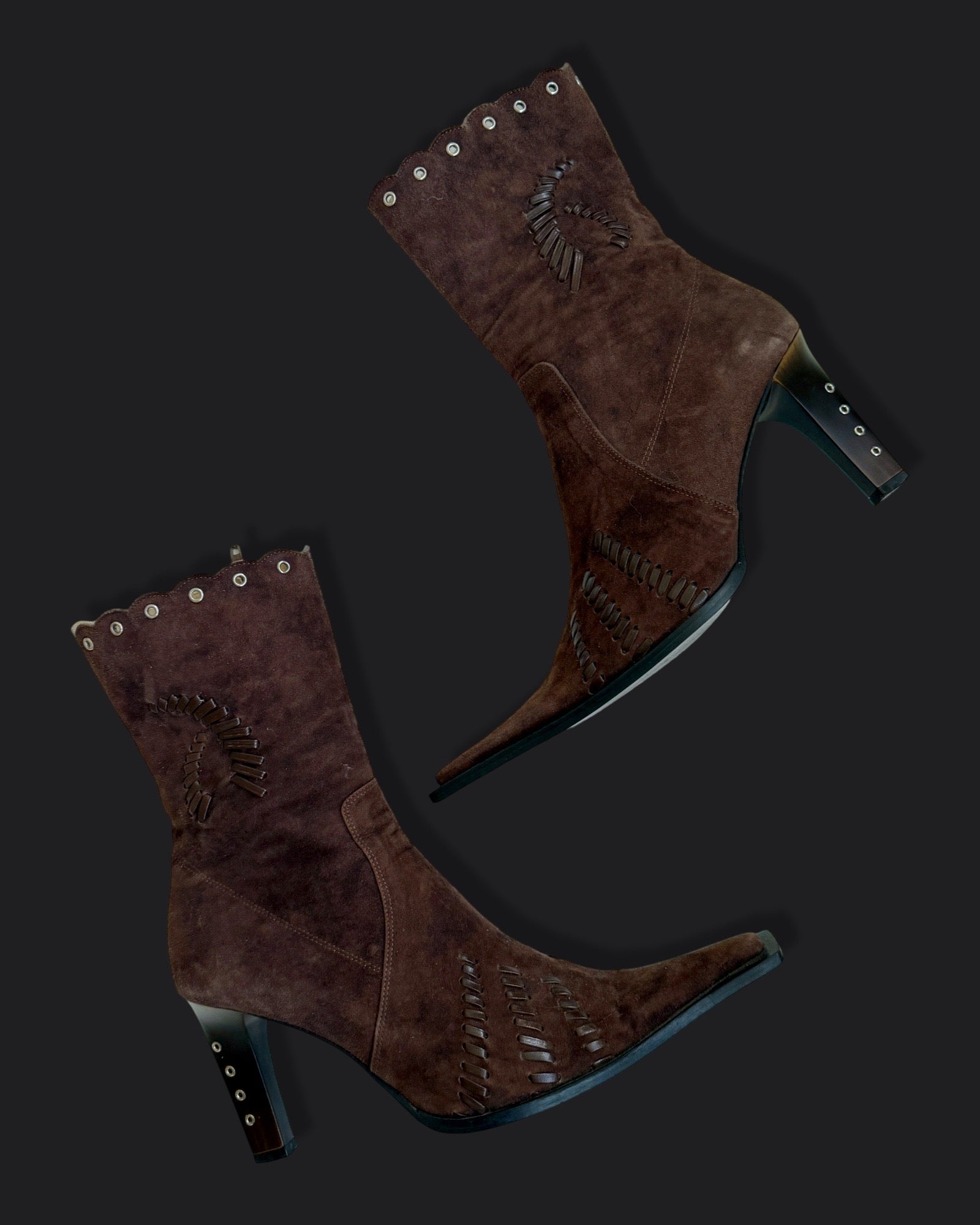 00's Genuine suede detailed boots • Size 7