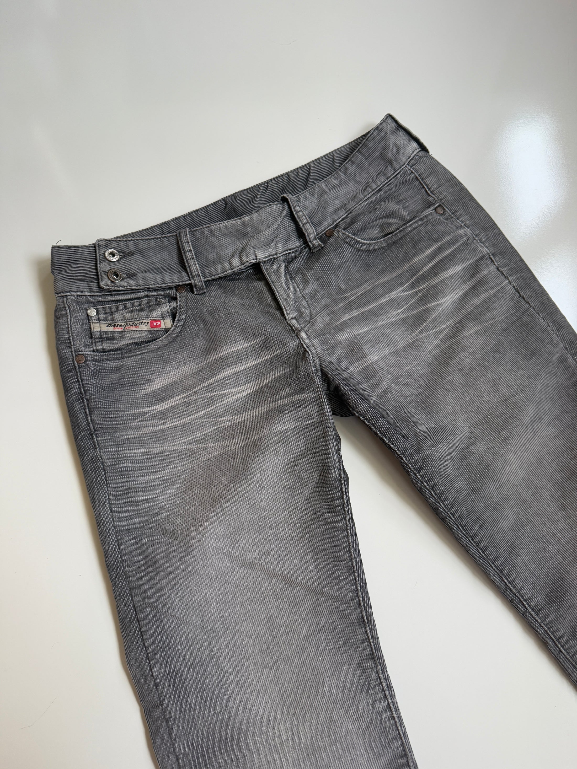 00's Diesel low-rise cord flares *Petite • Size 8