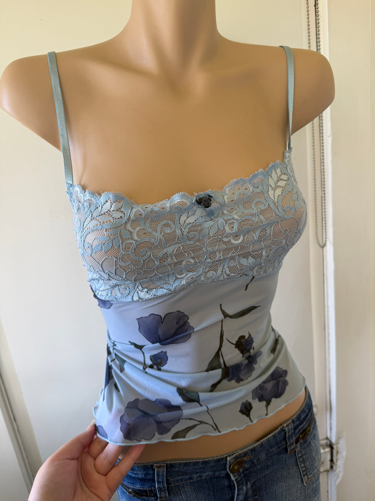00's Baby blue mesh cami w lace detail • Size L