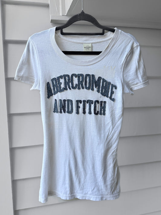00's Abercrombie embroidered tee • Size S