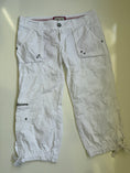 Load image into Gallery viewer, 00’s Esprit white cargo capris • Size 10
