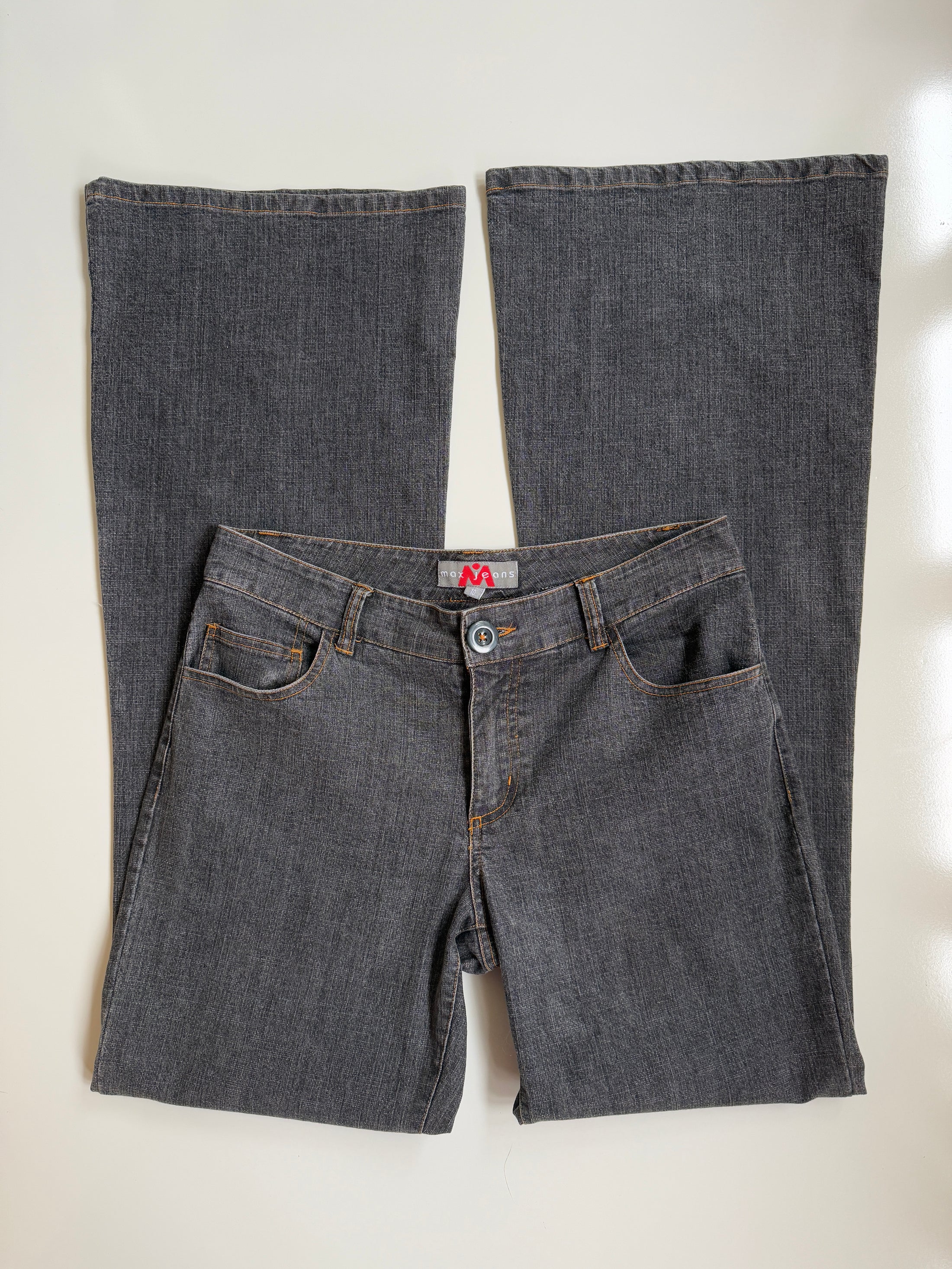 00's Max charcoal flared jeans • Size 10