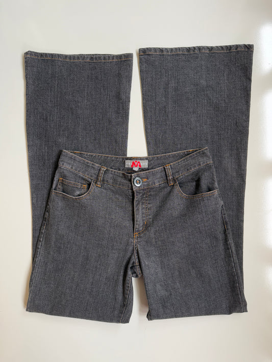 00's Max charcoal flared jeans • Size 10