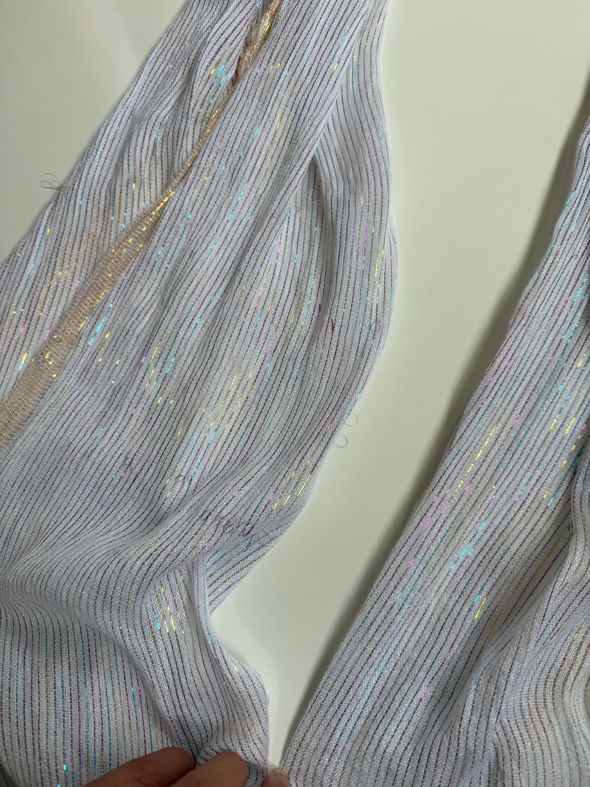 00s White scarf w glitter stripes