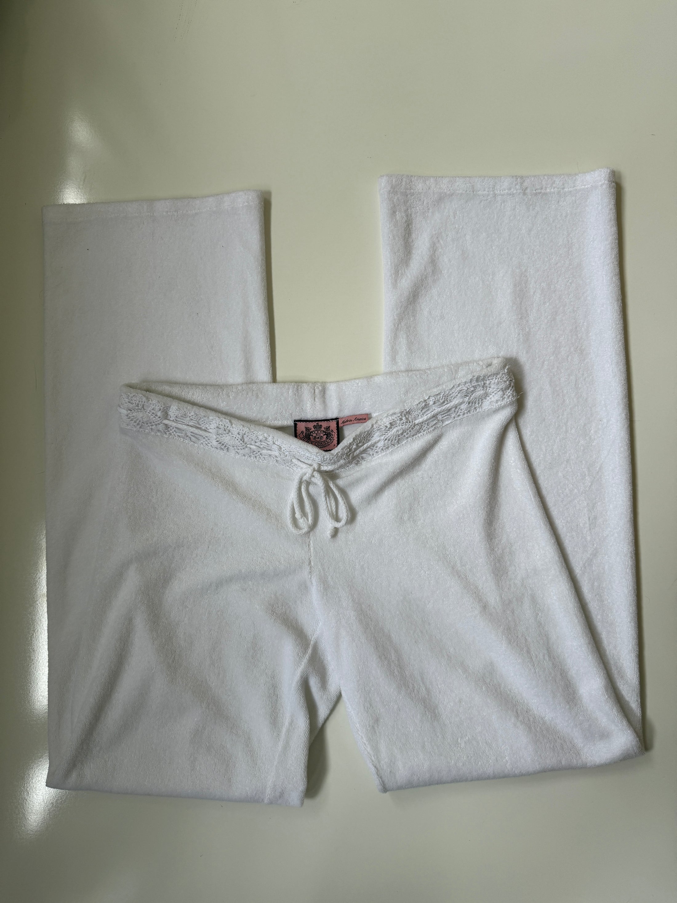 00's Juicy Couture terrycloth white tracksuit w crochet detail • Size XS-S