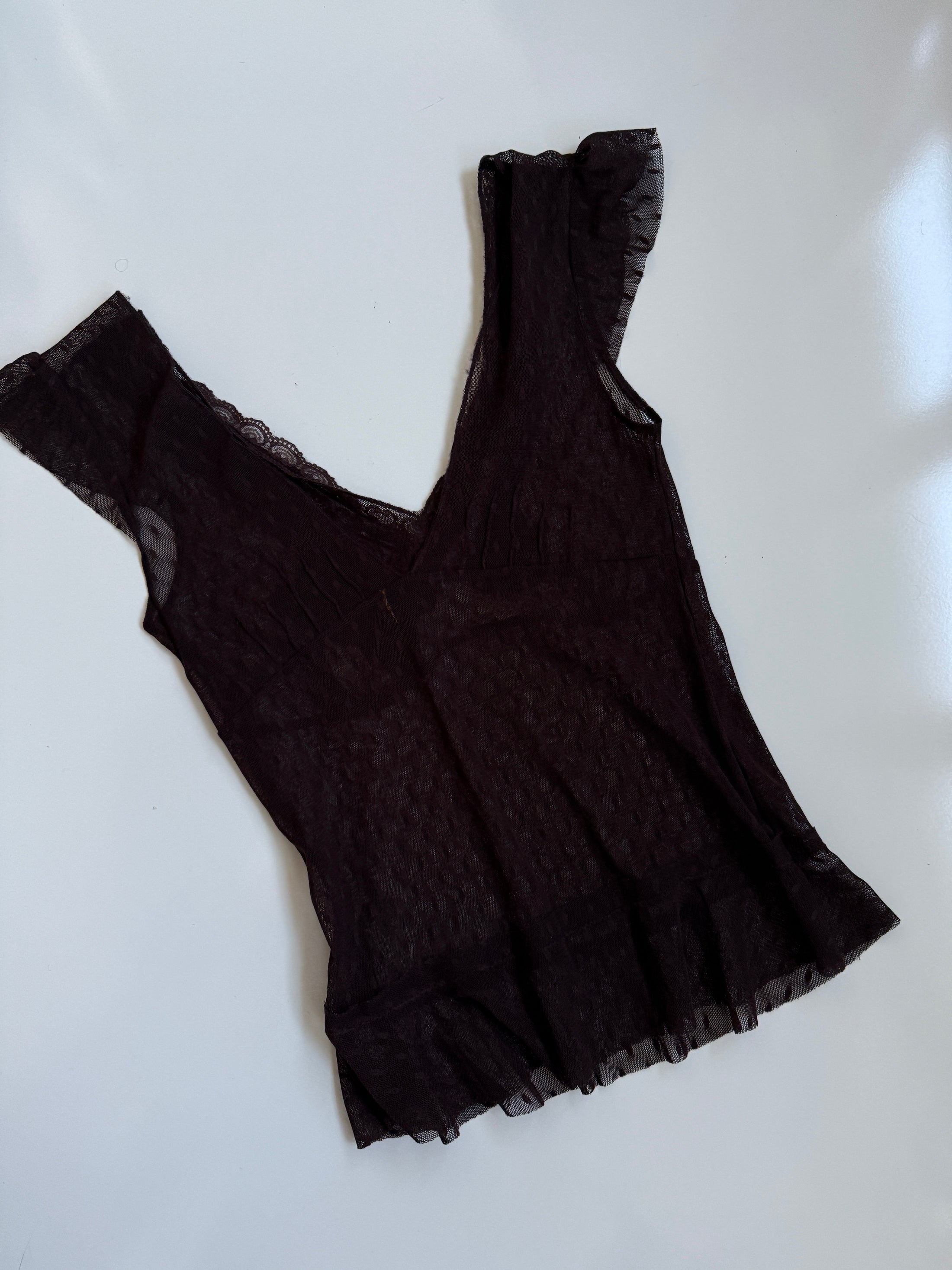 00's Mesh embroidered ruffle top • Size M