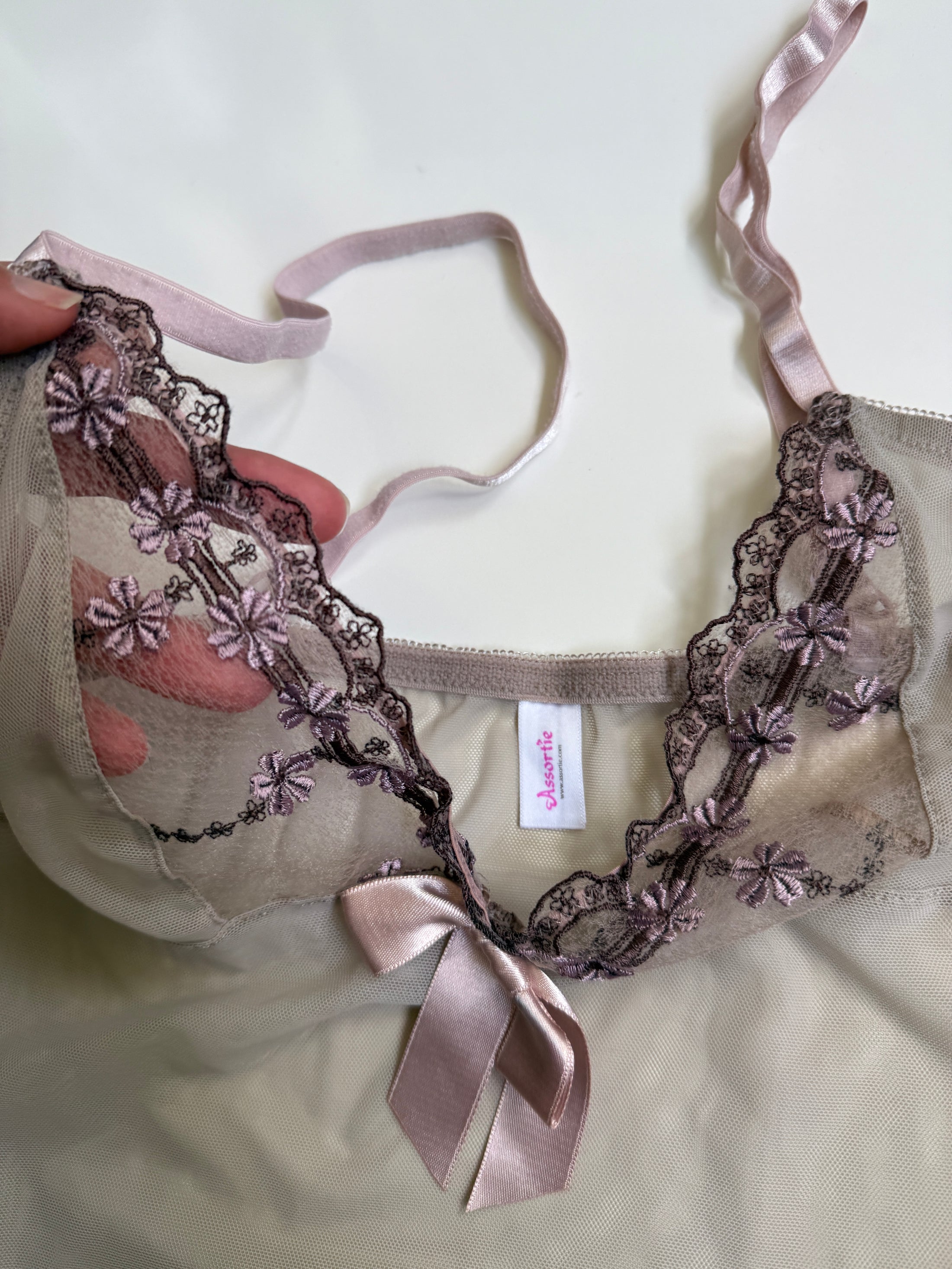 00's Mesh embroidered cami w ribbon • Size M