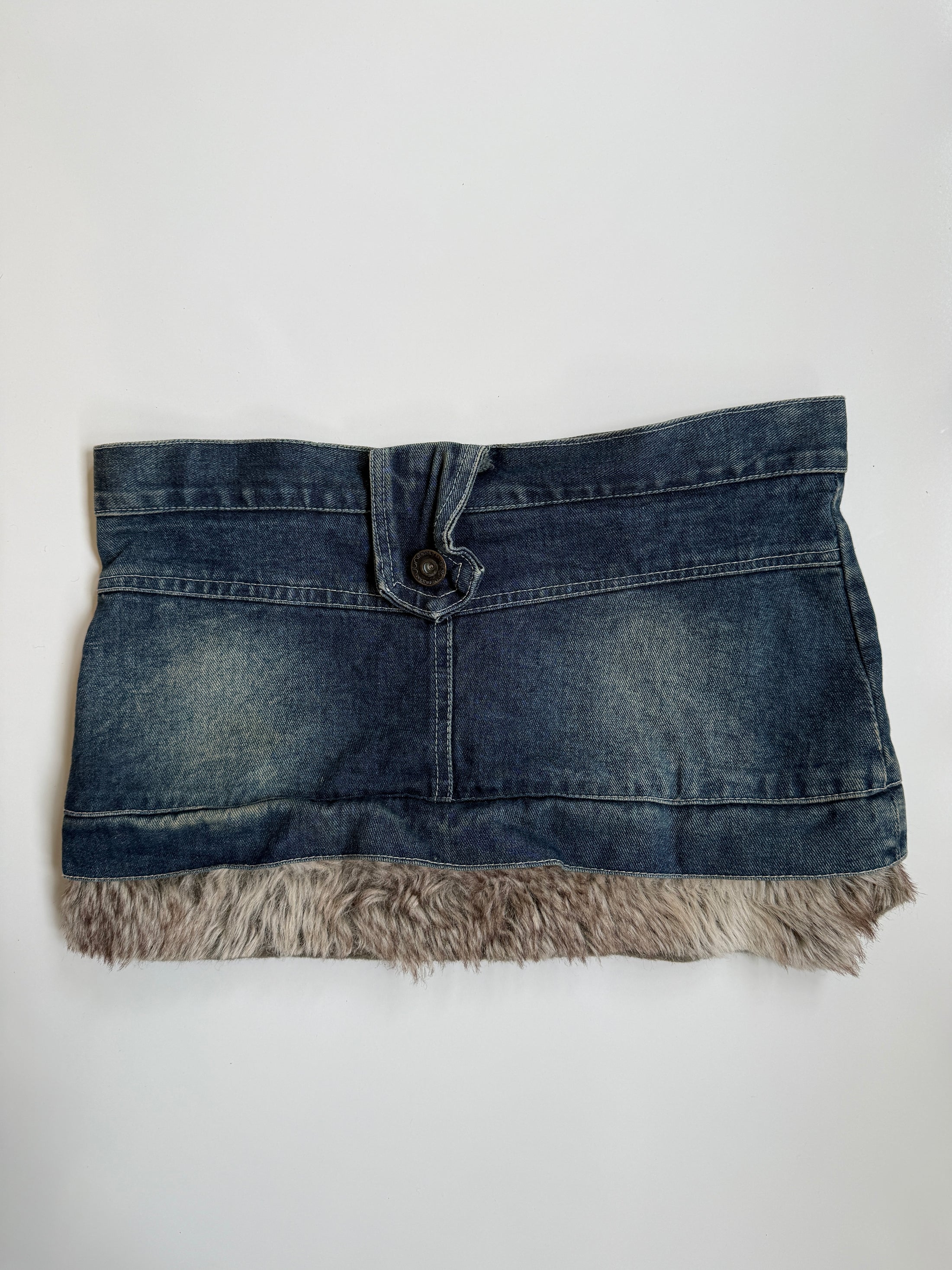00's Denim micro mini w faux fur trim • Size 8