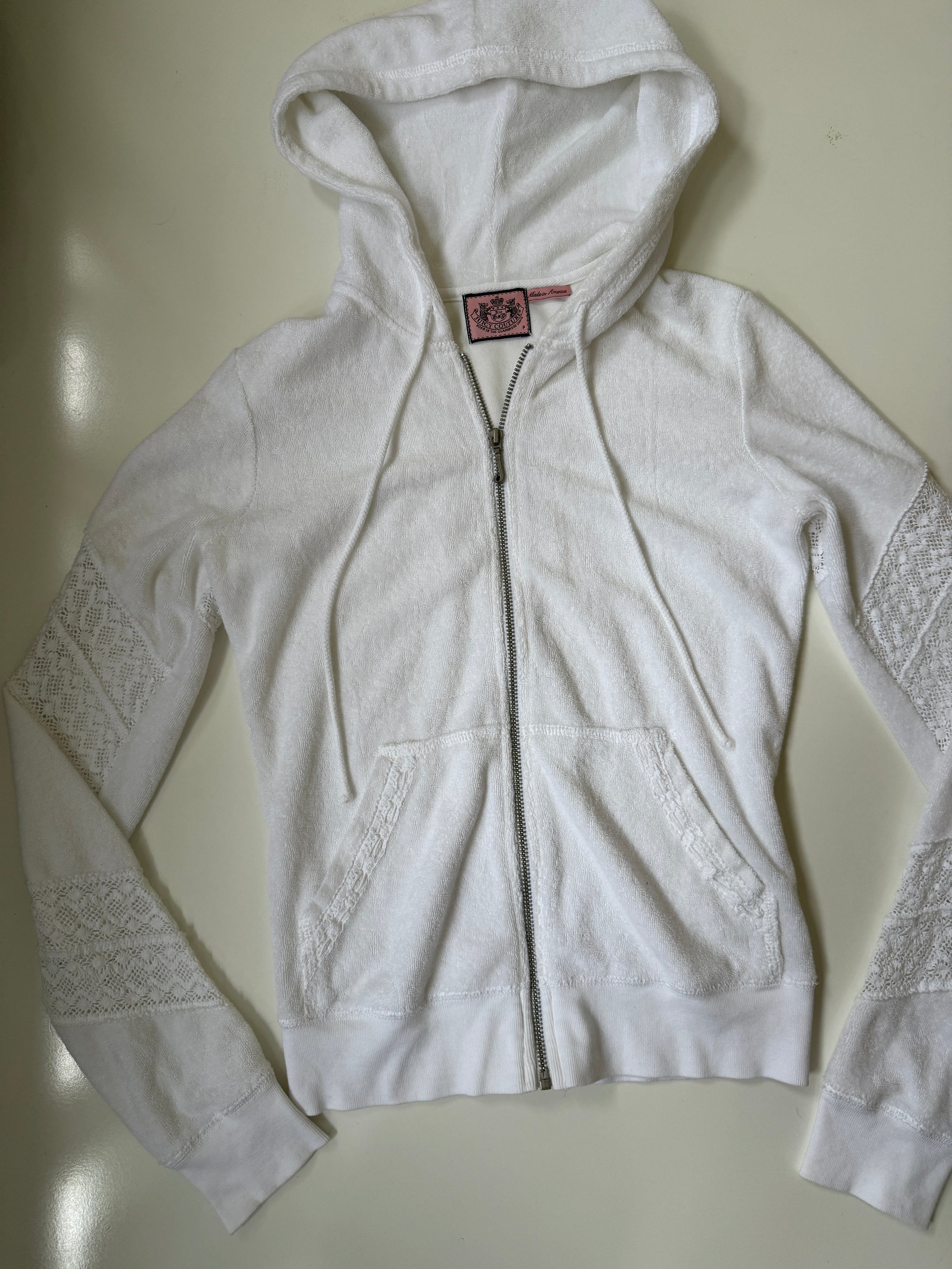 00's Juicy Couture terrycloth white tracksuit w crochet detail • Size XS-S