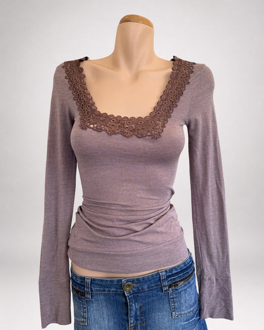 AU 00's Mauve long sleeve w crocheted neckline • Size S/M