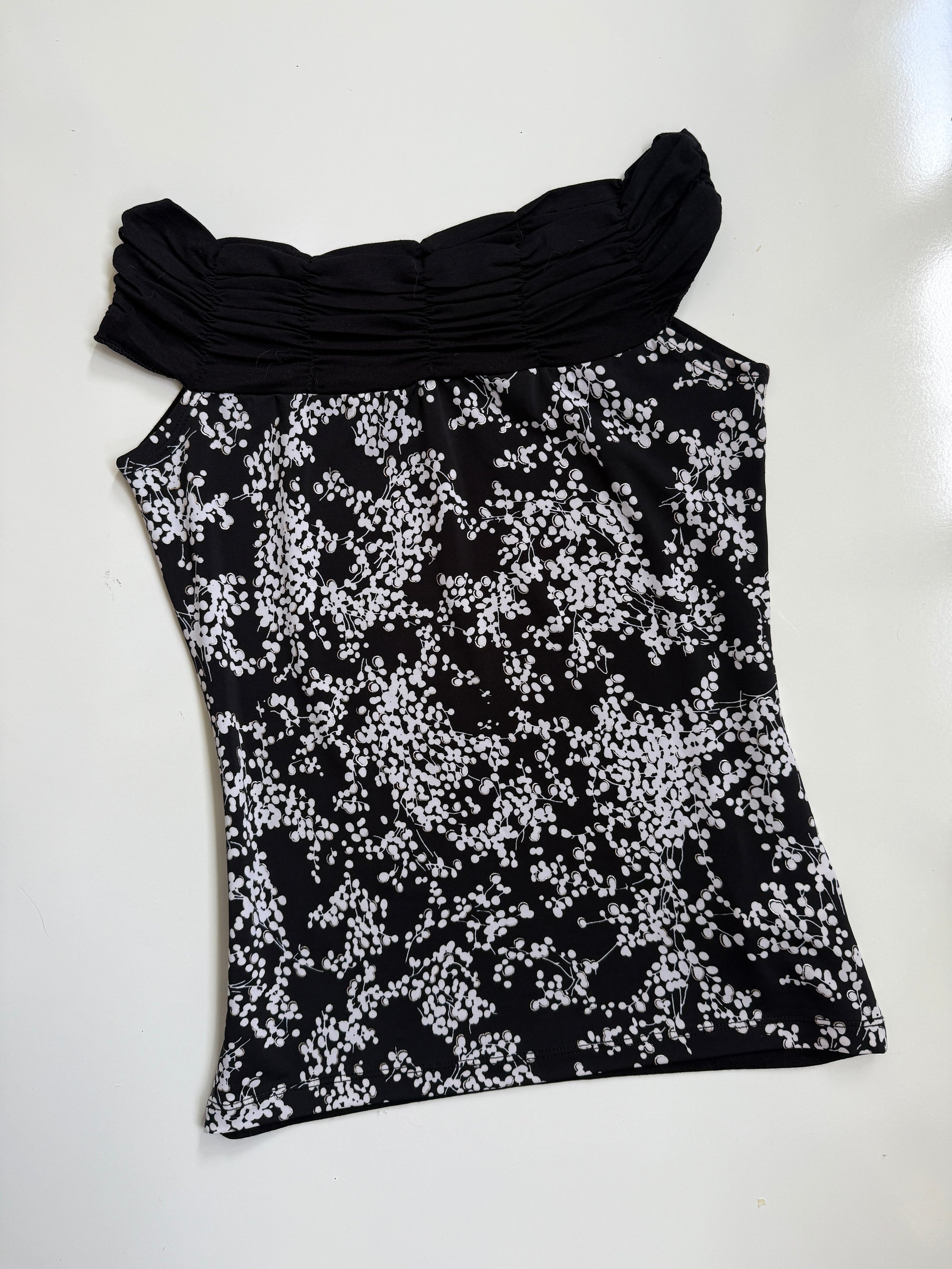 00's Volcano off shoulder tank • Size S