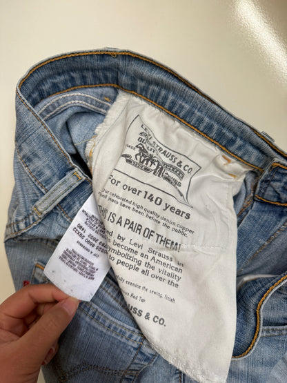 00's Levi's light-wash flared jeans • Size 8