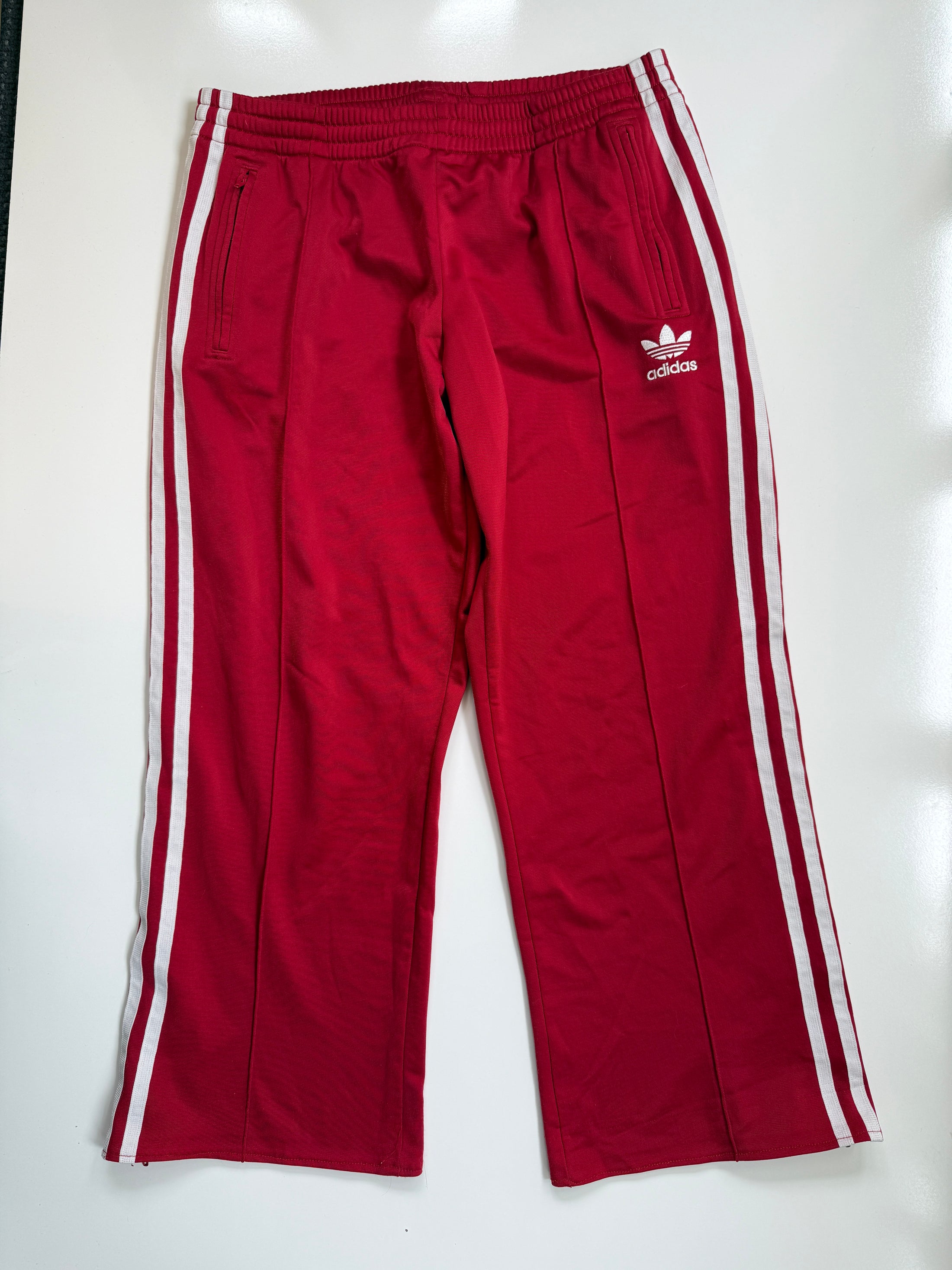 00's Adidas red 3-stripe track pants *petite • Size M