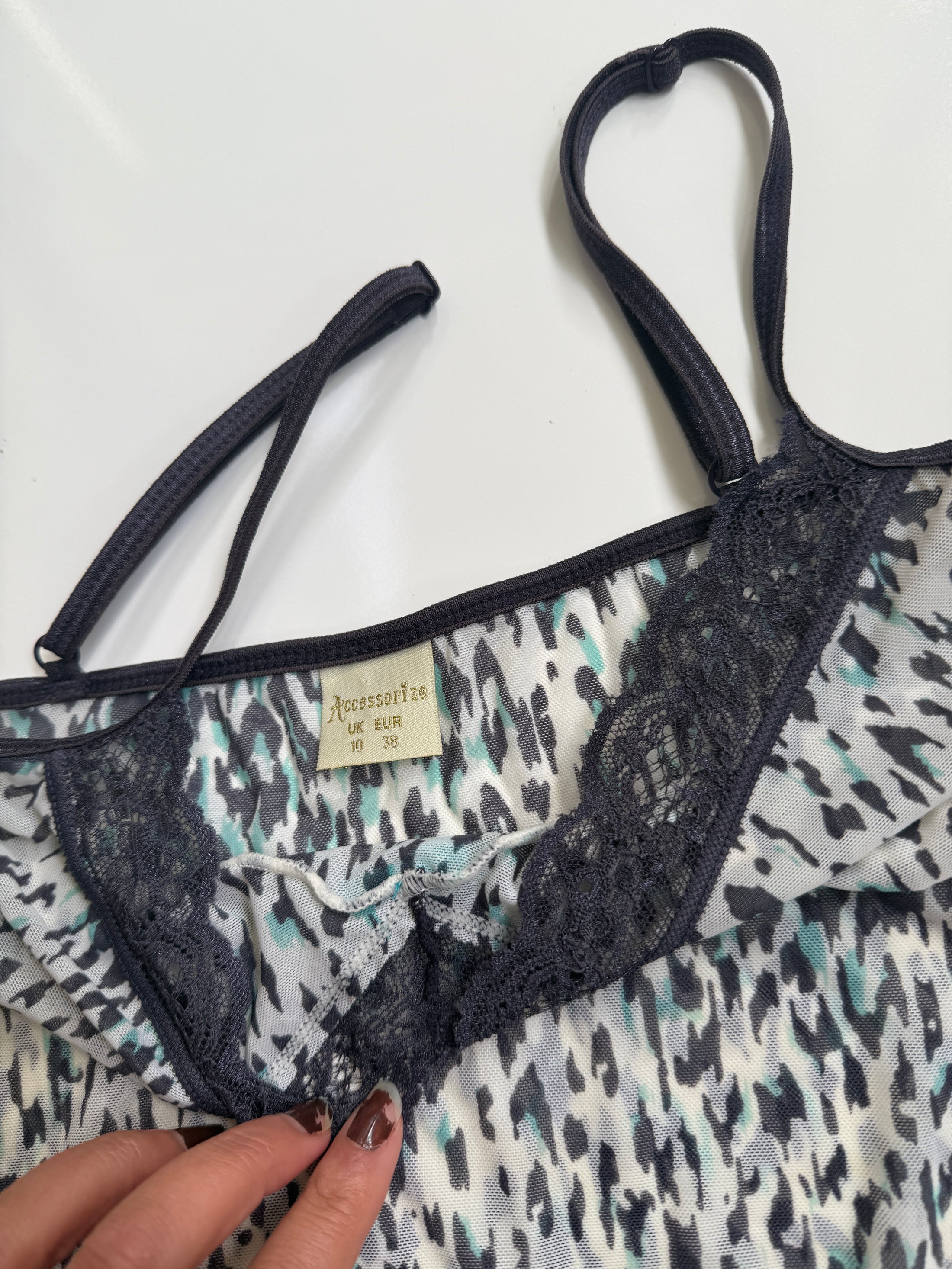 00's Mesh Print cami w lace trim • Size M