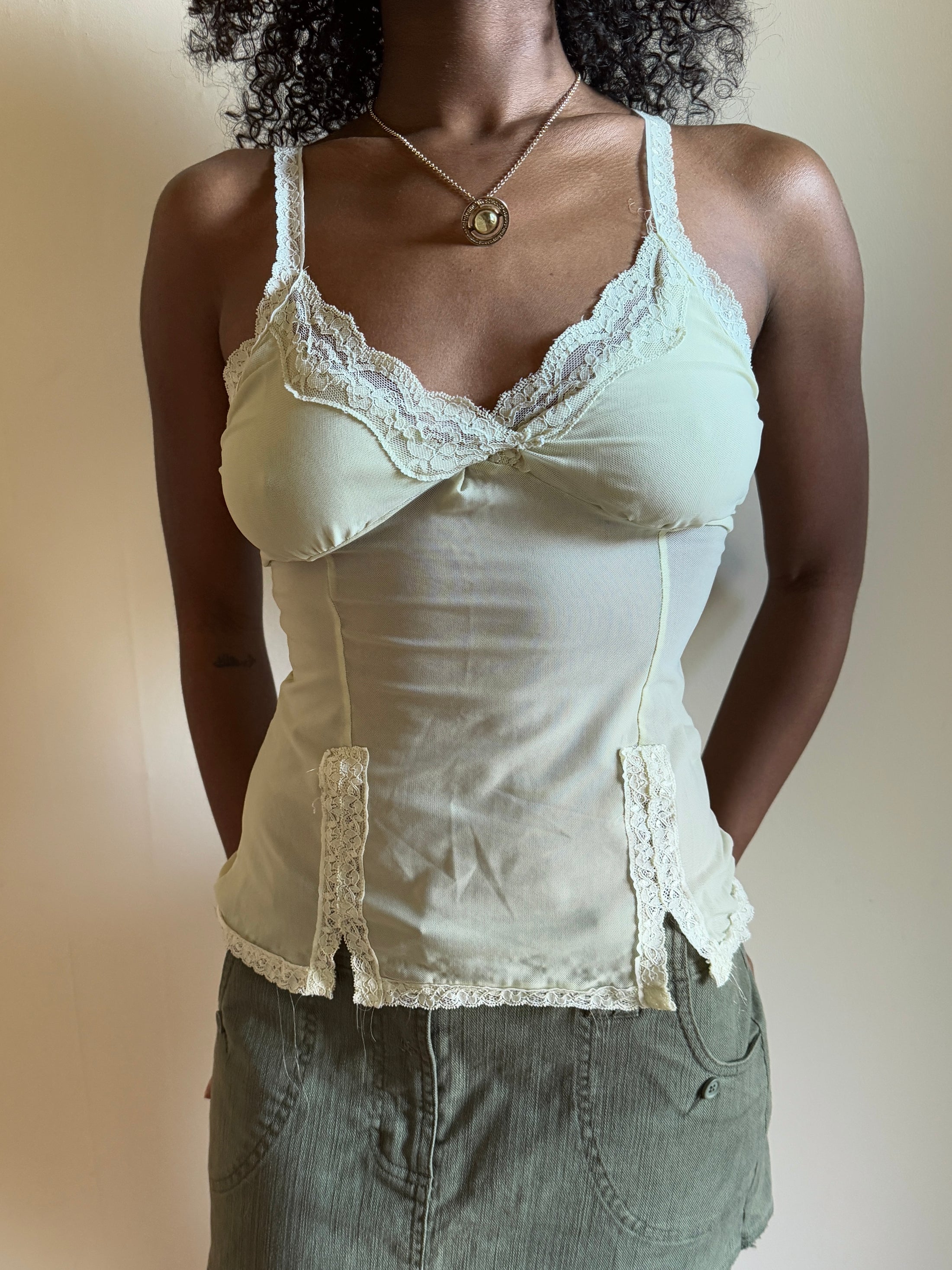 00's Pale green mesh/lace cami • Size S