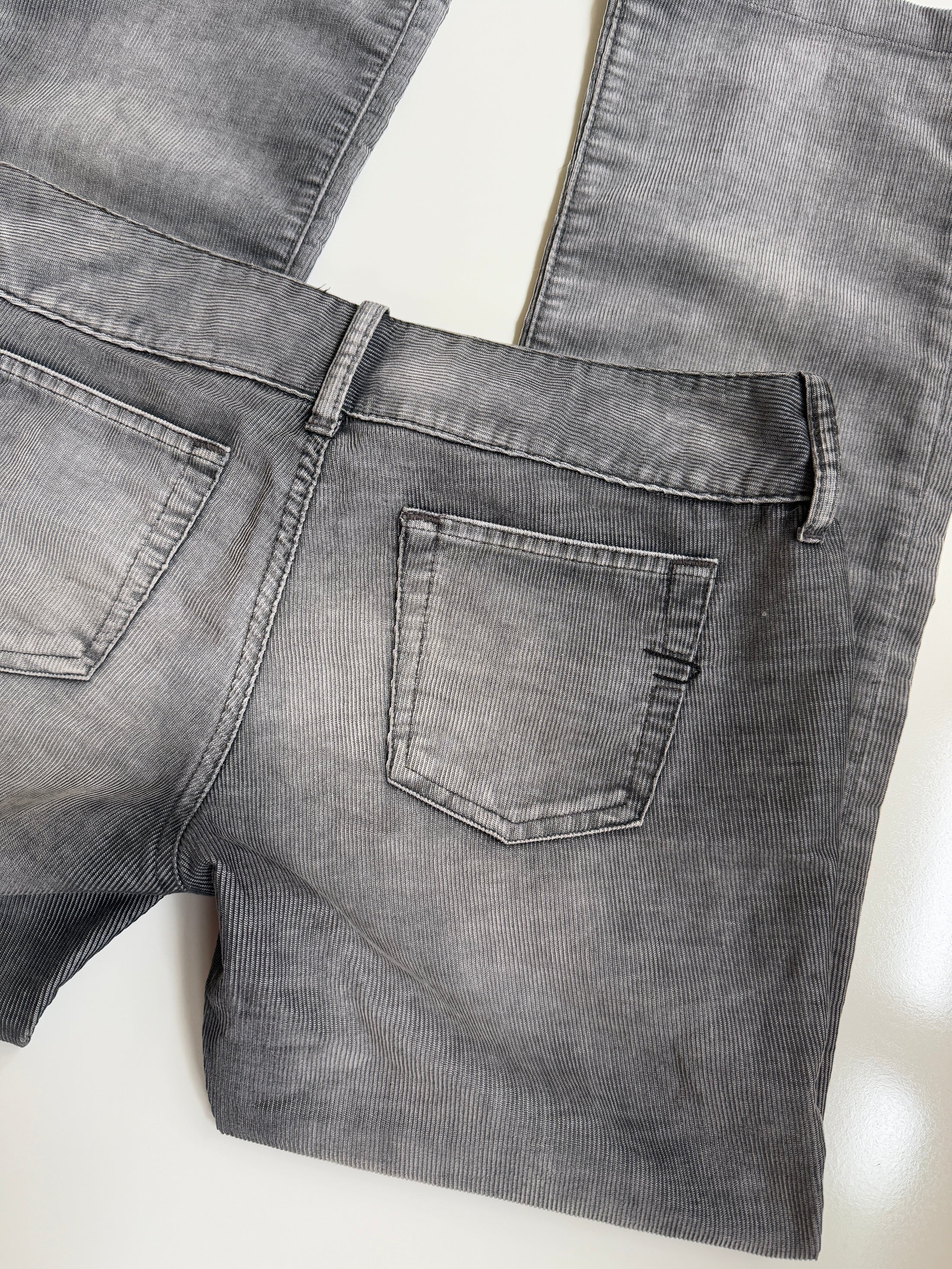 00's Diesel low-rise cord flares *Petite • Size 8