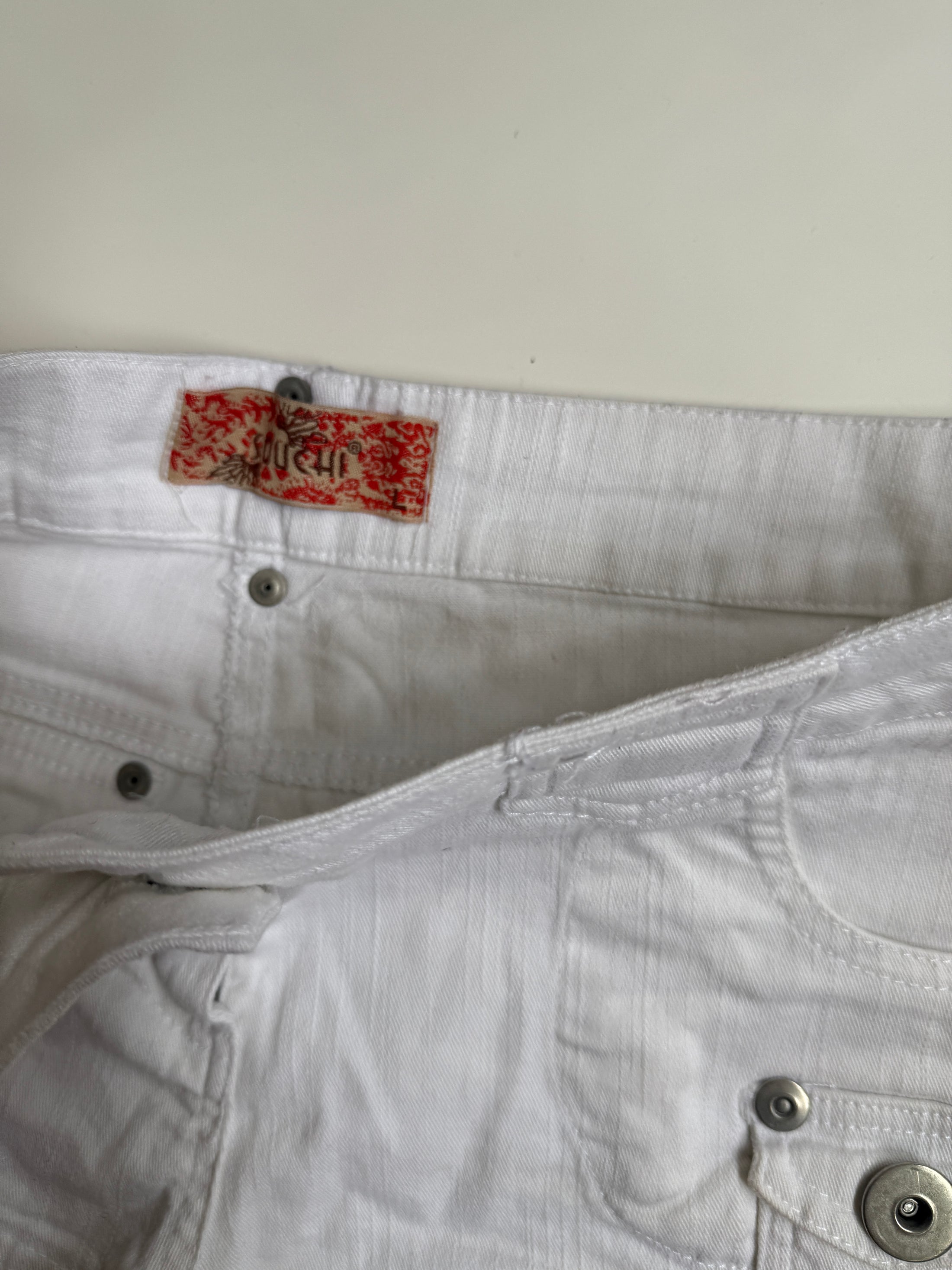 00's White denim low-rise micro shorts • Size 10-12