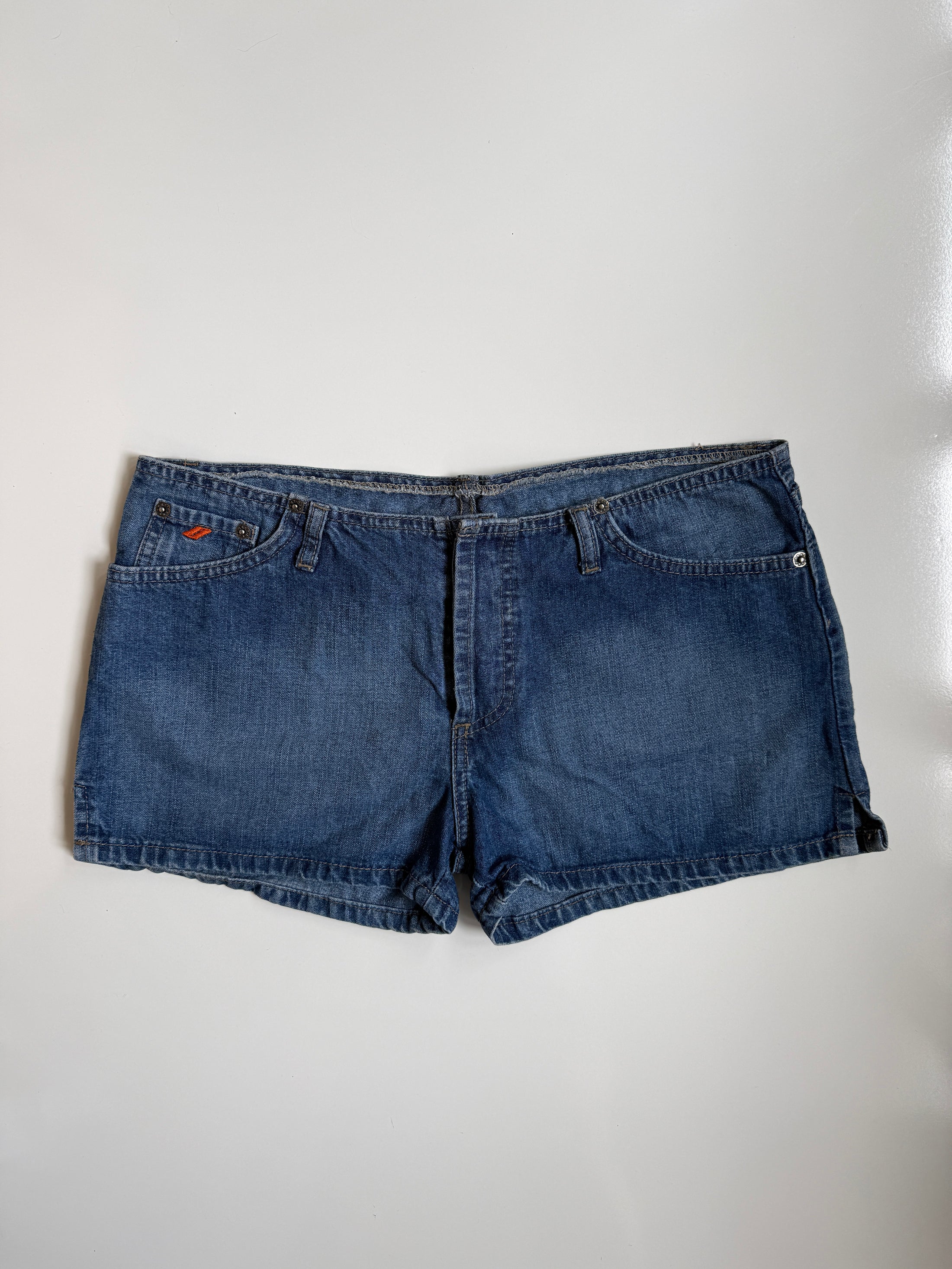 00's DKNY Denim shorts • Size 10