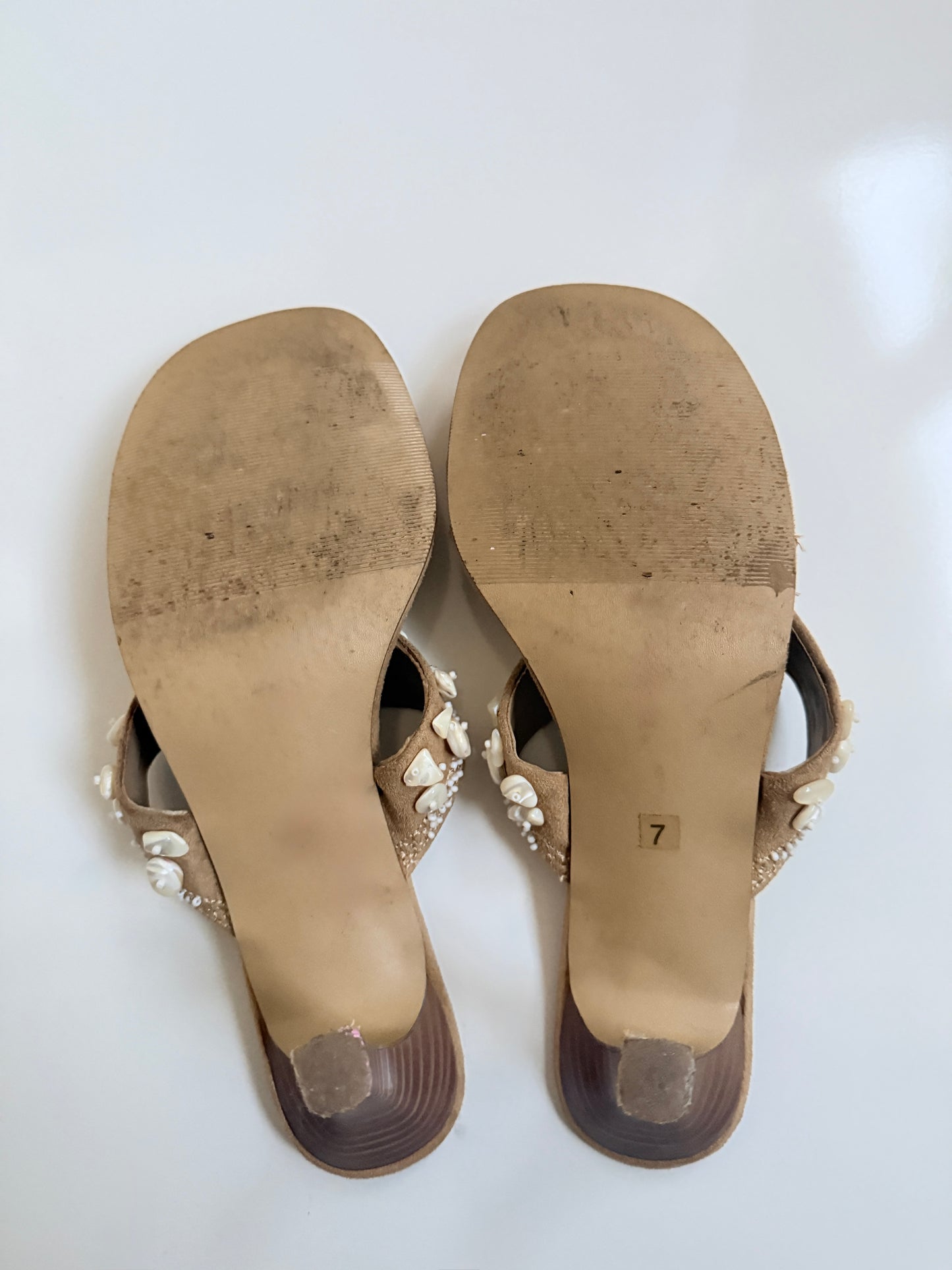 00's Marie Claire shell/beaded suede thong heels • Size 7