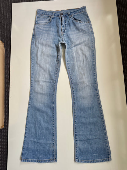 00's Levi's light-wash flared jeans • Size 8