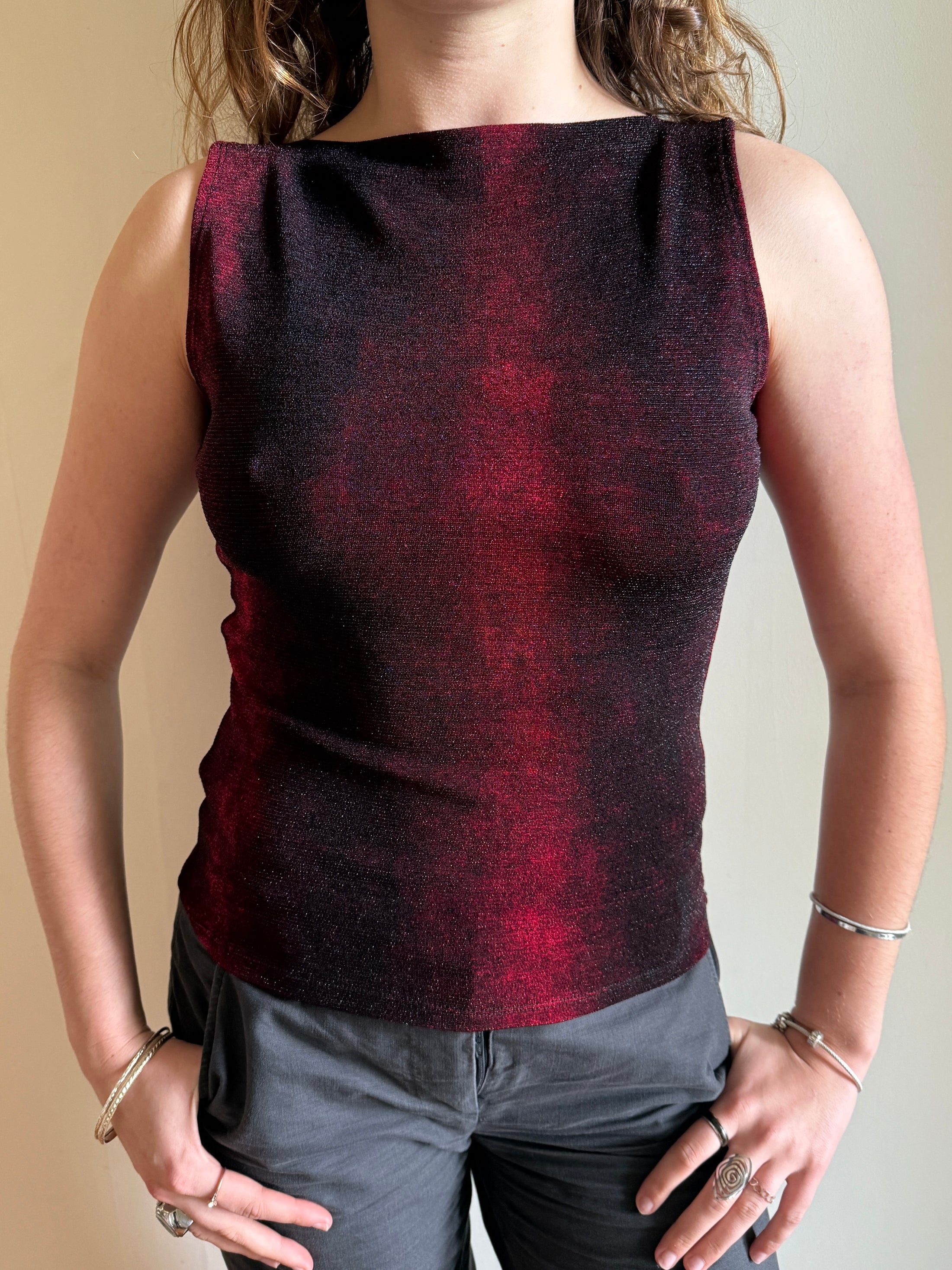 00's red black gradient shimmer top • Size M