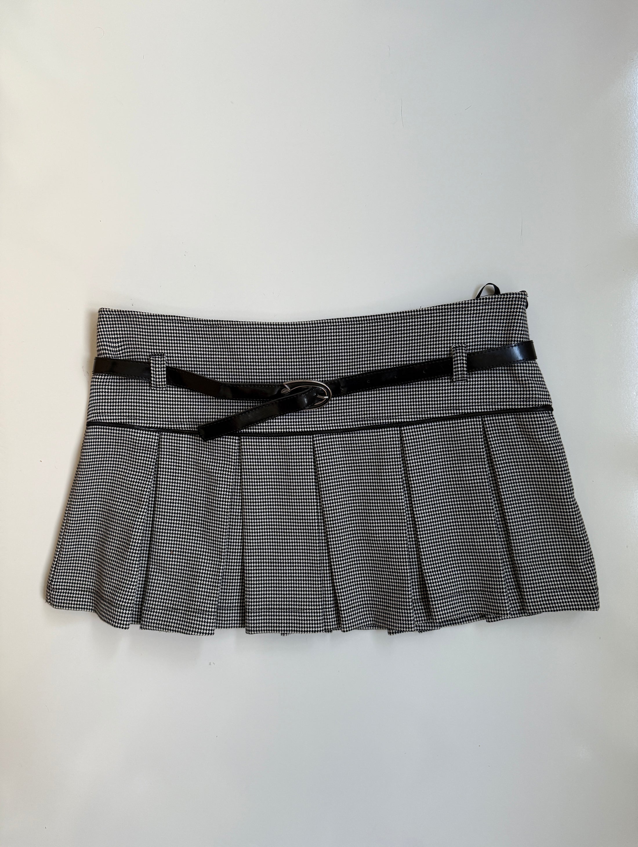 00's Houndstooth belted pleat mini • Size 10
