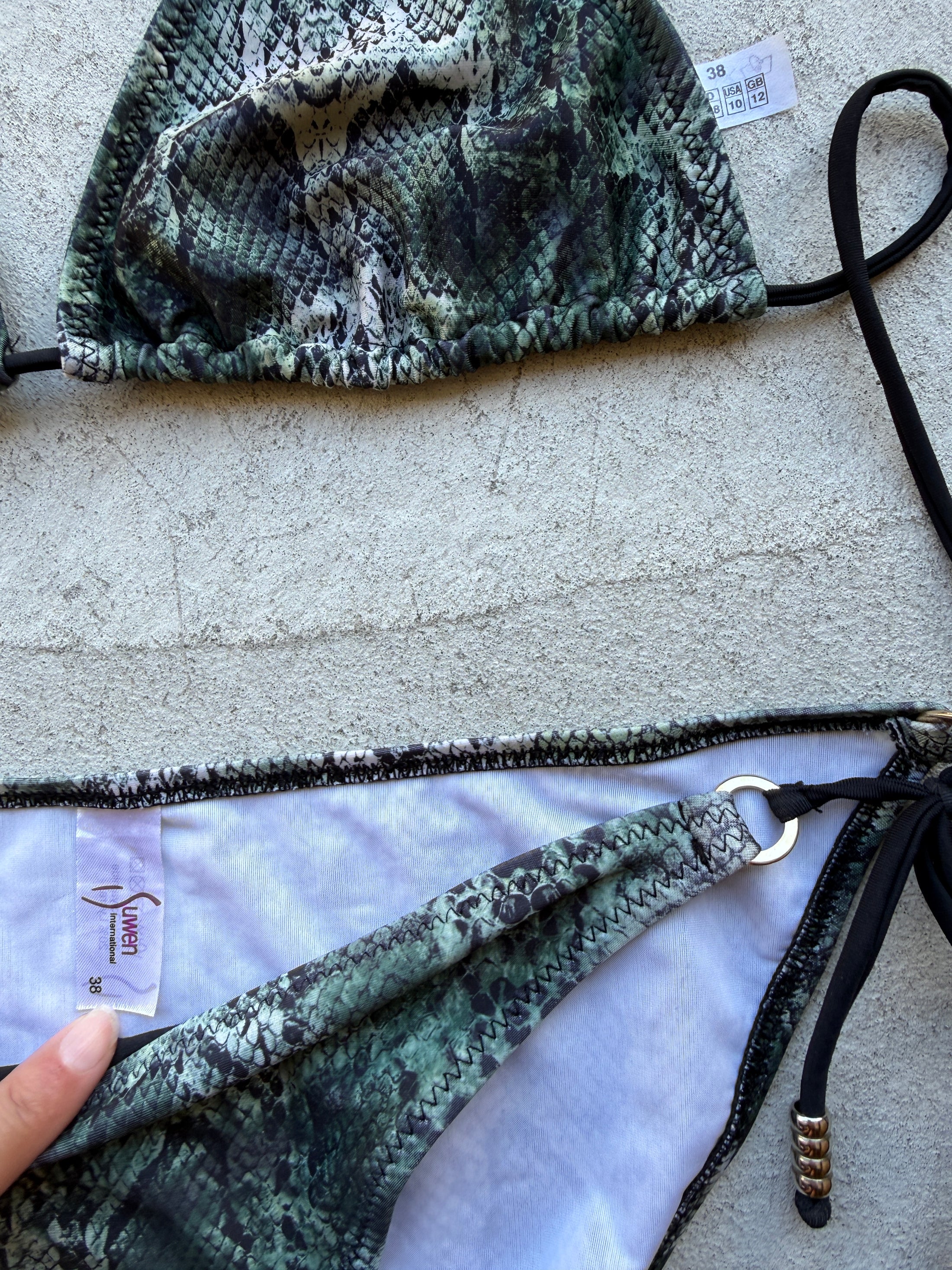 00's Snake print bikini • Size M