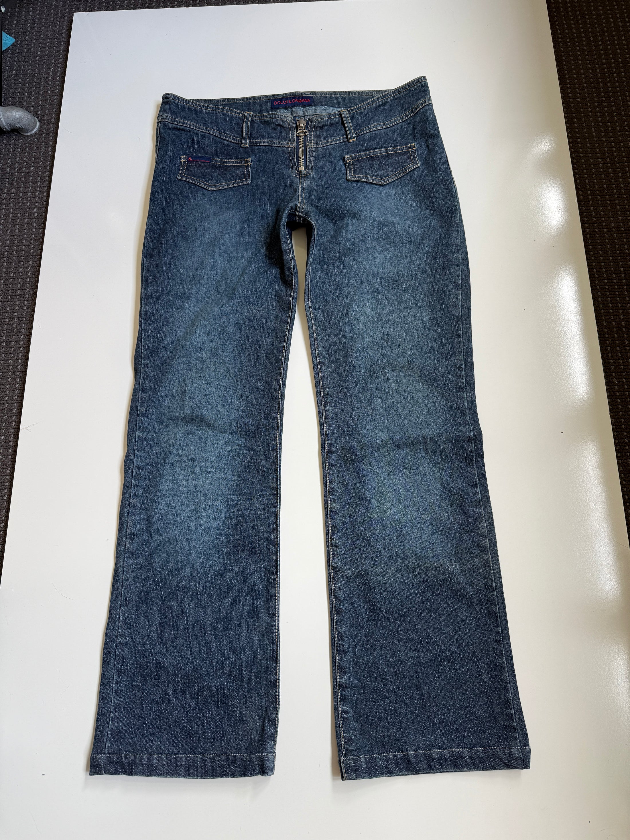 00's Low-rise zip fly boot cut jeans • Size 12