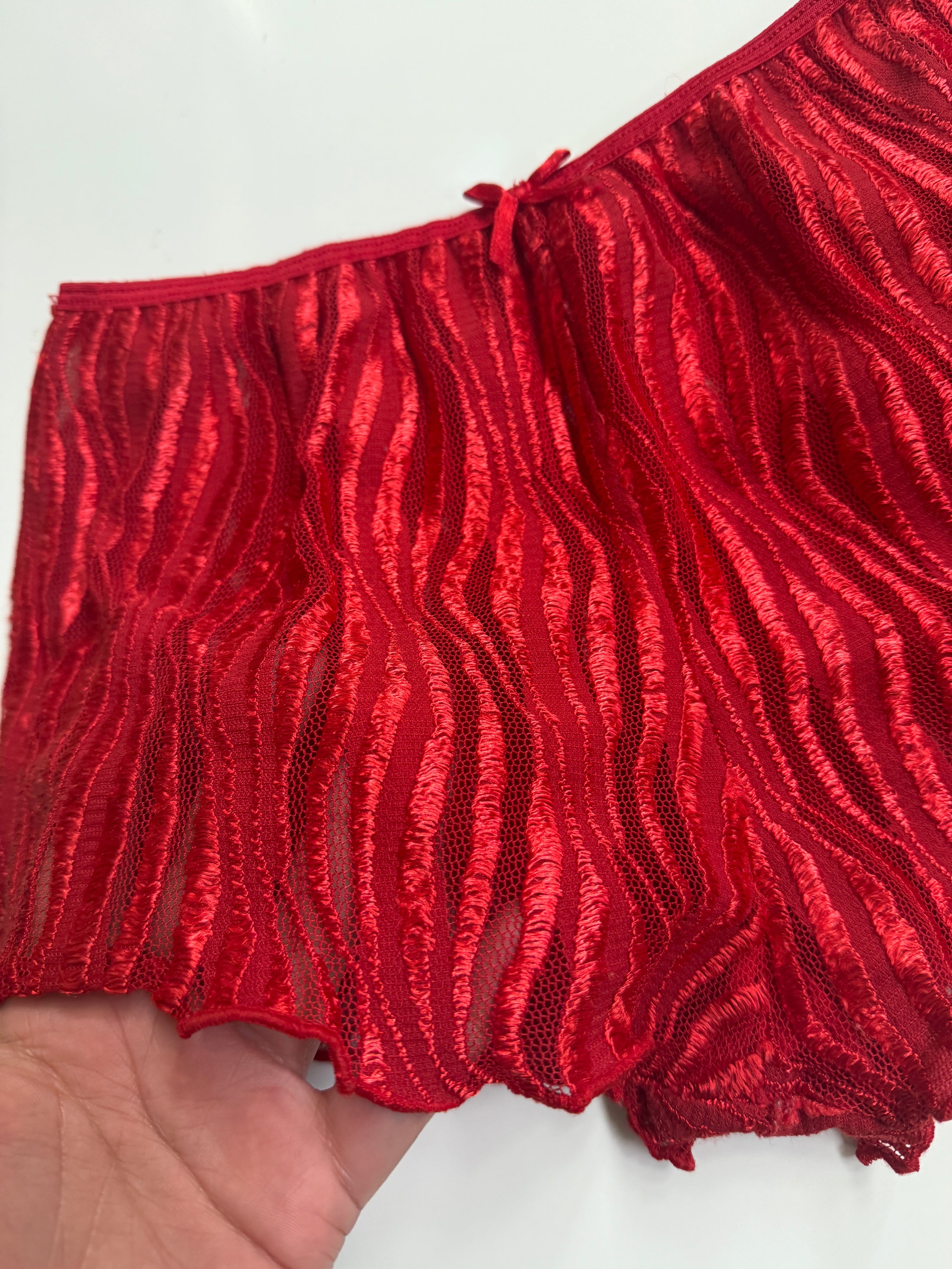 00's Red pattern lace boy shorts • Size XS/S