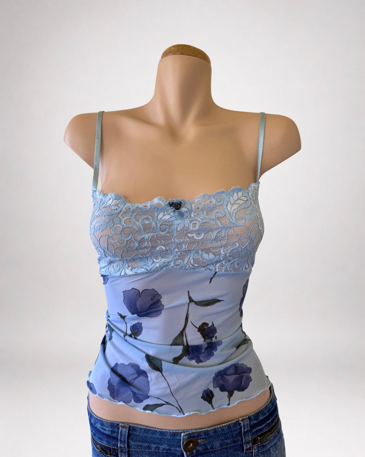 00's Baby blue mesh cami w lace detail • Size L