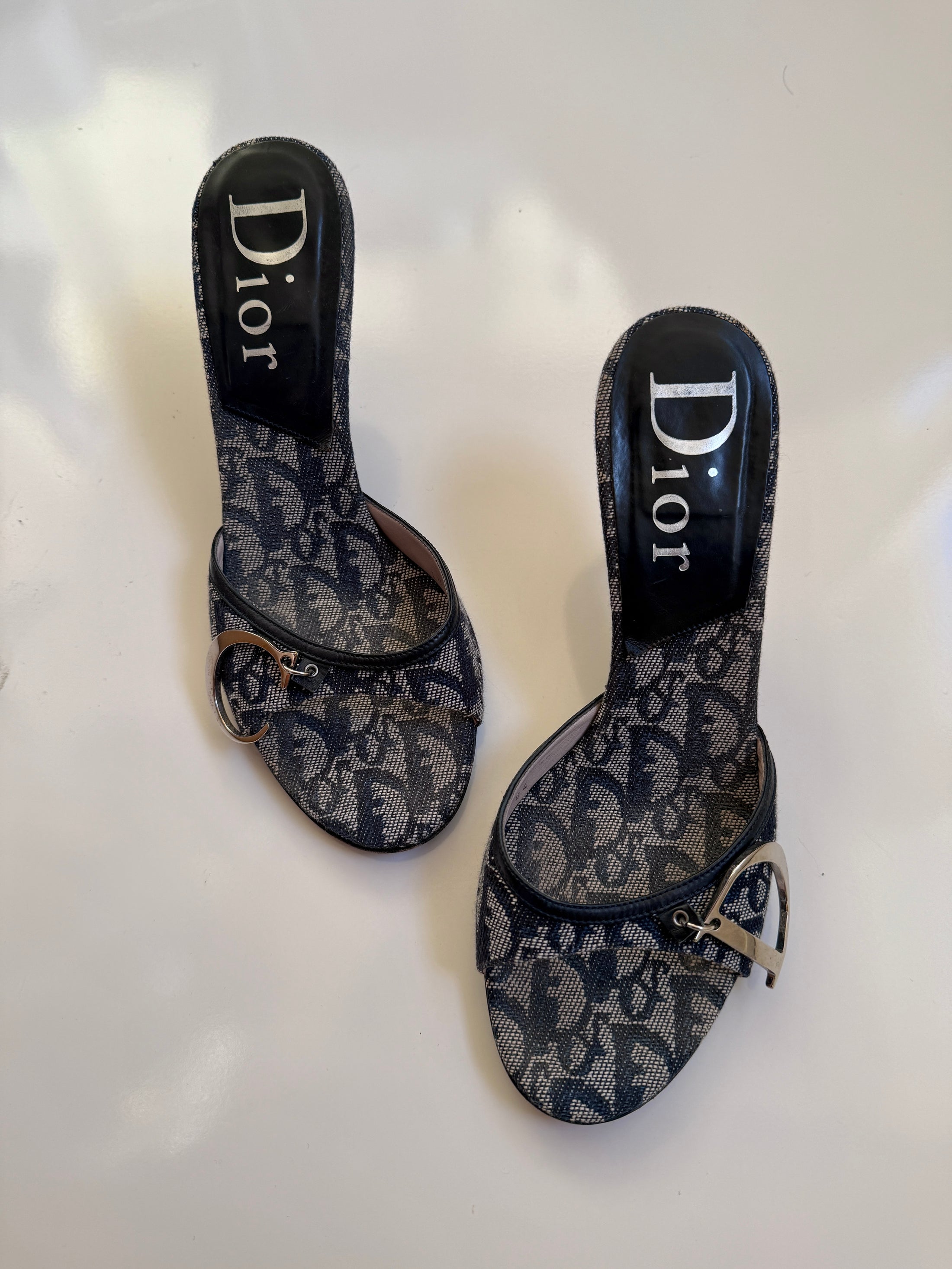 *RARE* 00's Dior navy trotter kitten heels • Size 38
