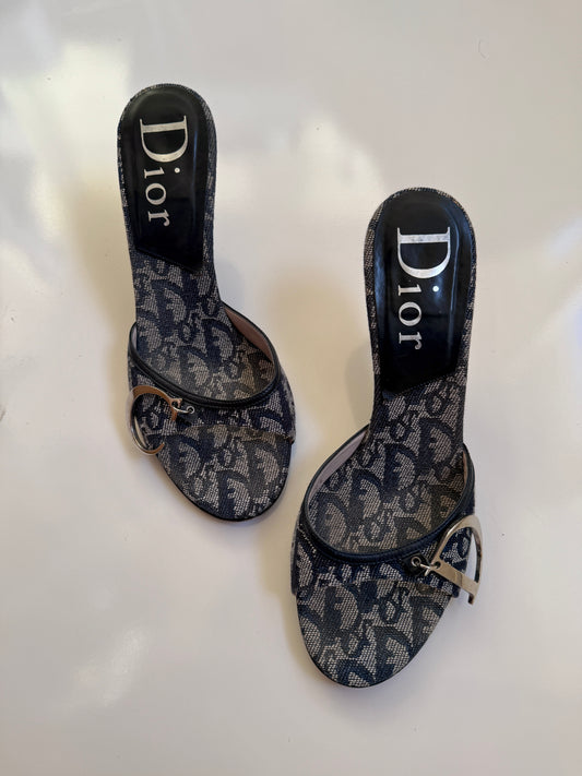 *RARE* 00's Dior navy trotter kitten heels • Size 38