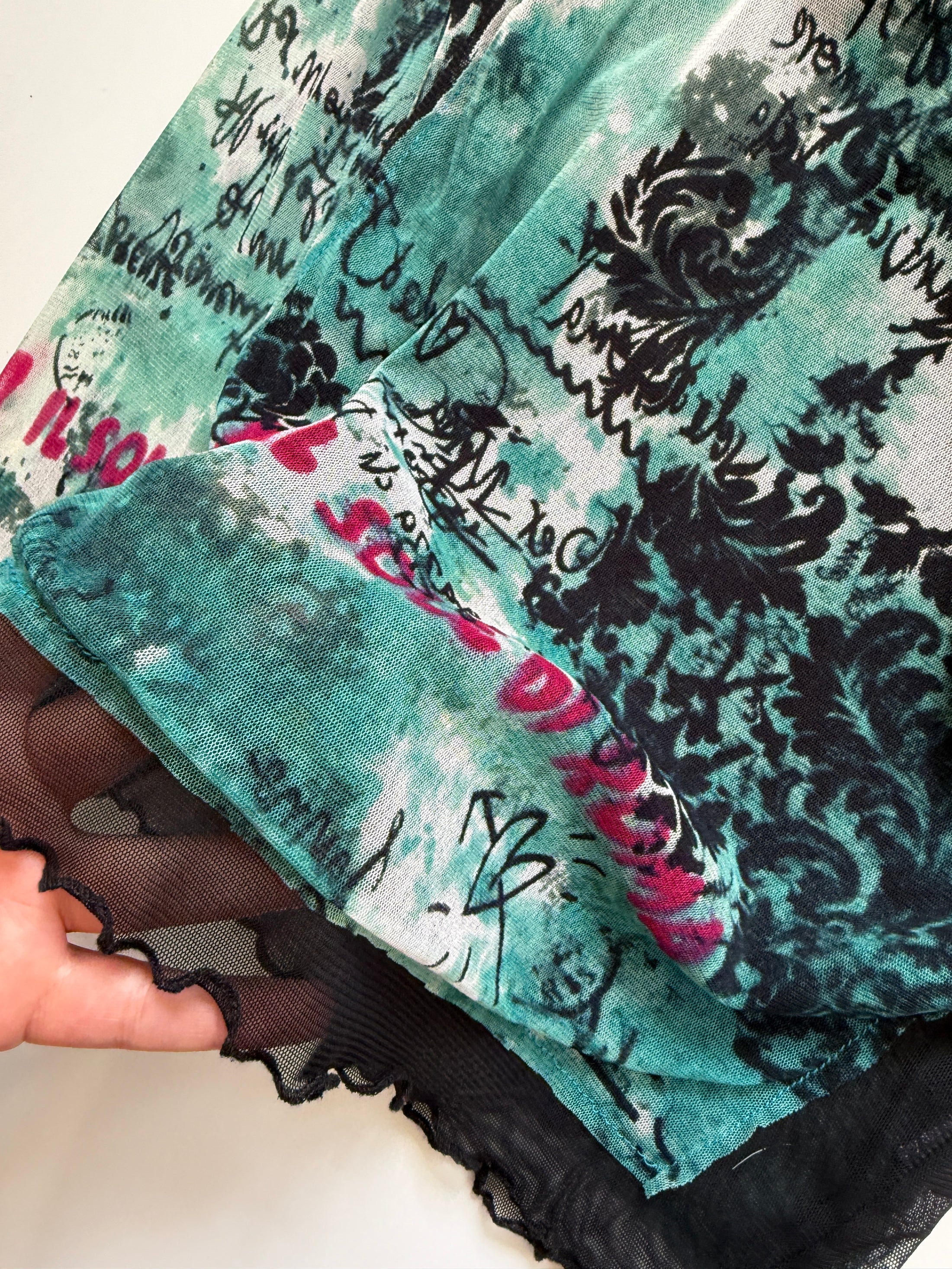 00's Graphic print mesh long sleeve • Size S/M