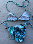 Load image into Gallery viewer, 00's Turquoise pattern bikini • Size M
