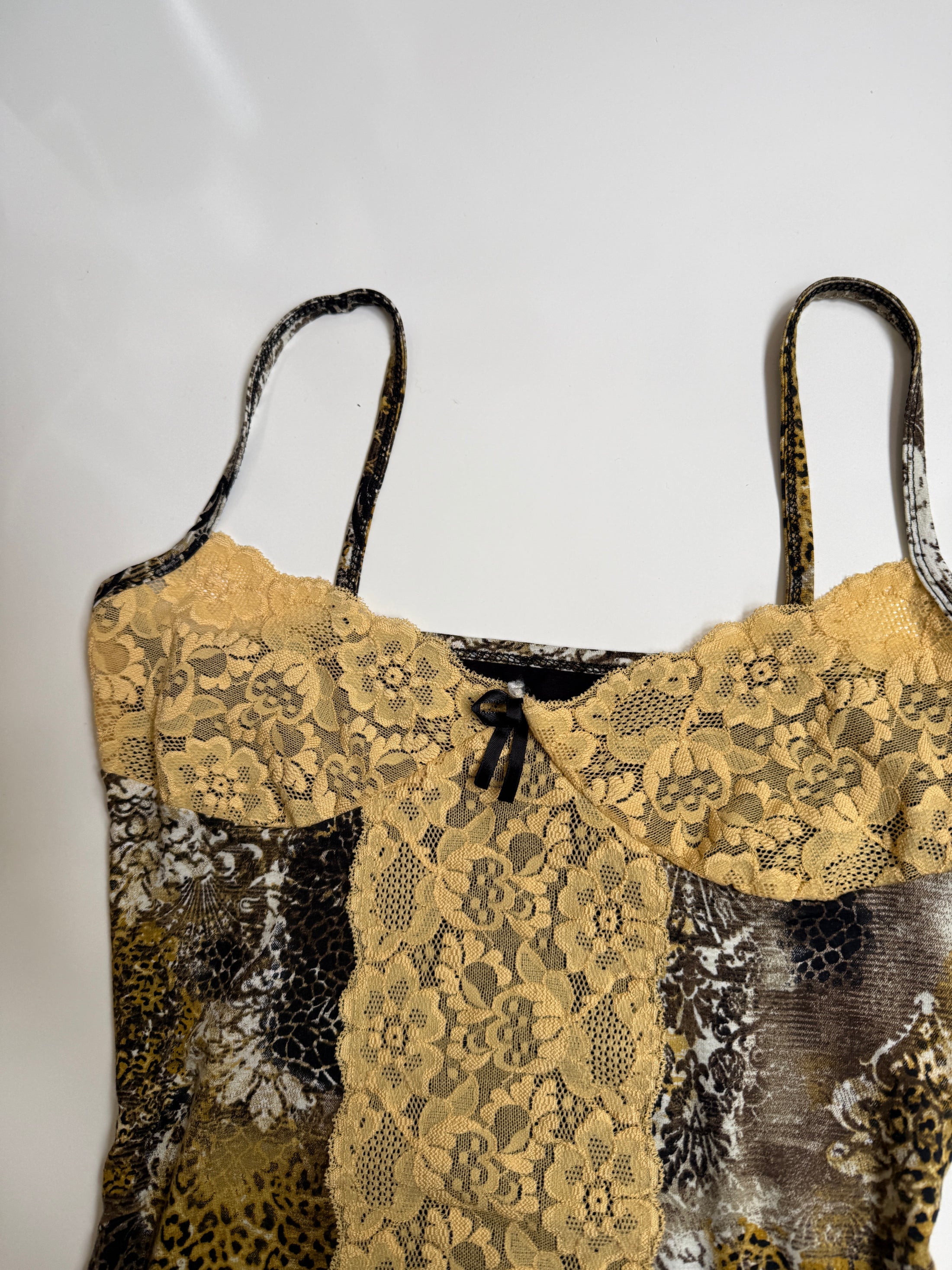 00's Pattern cami w lace detail • Size L