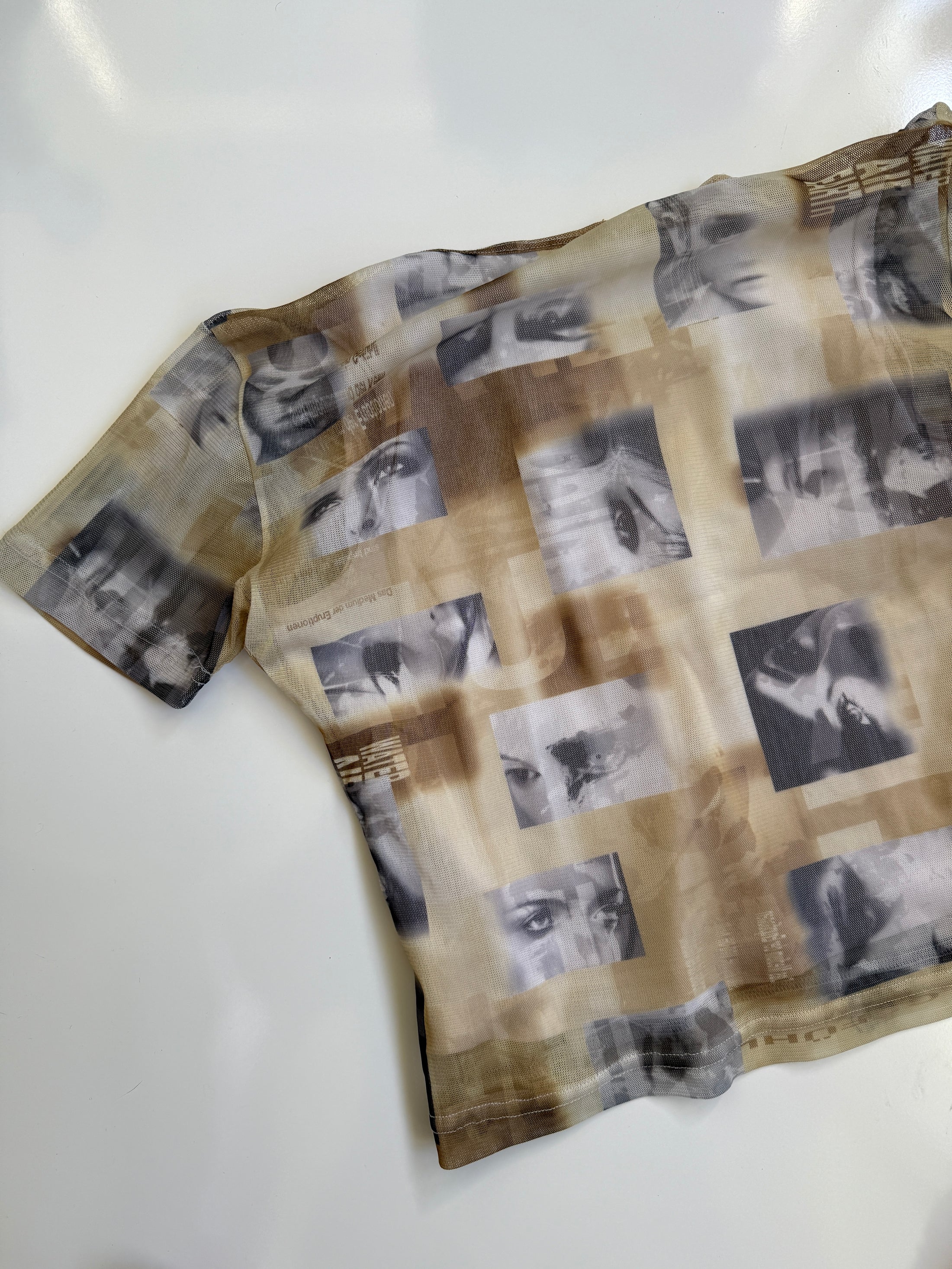 00's Mesh photo print baby tee • Size M