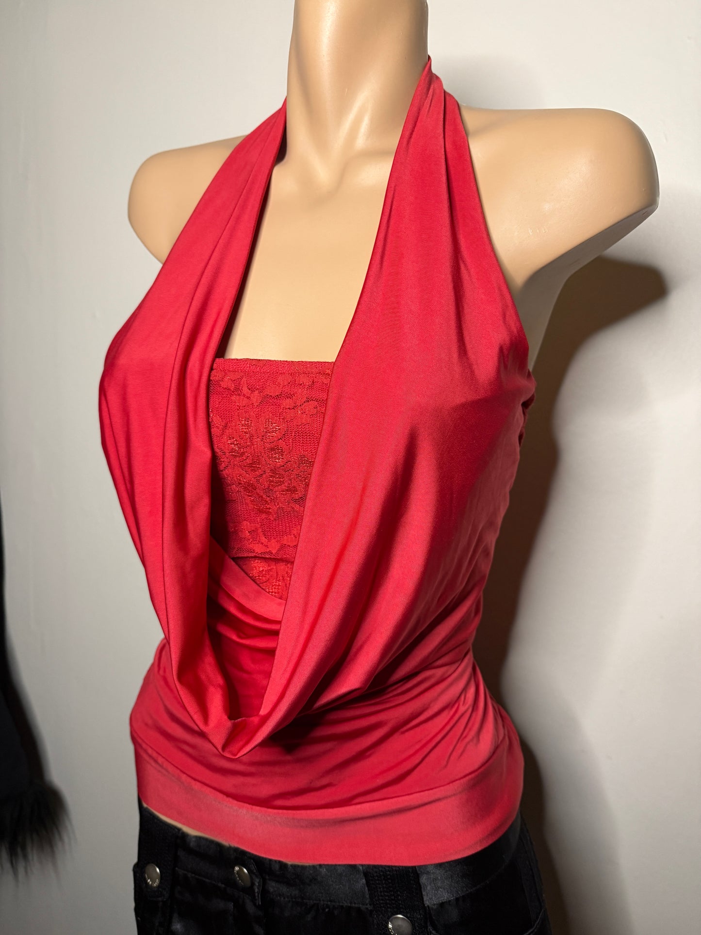 00's Scoop halter w lace detail • Size M