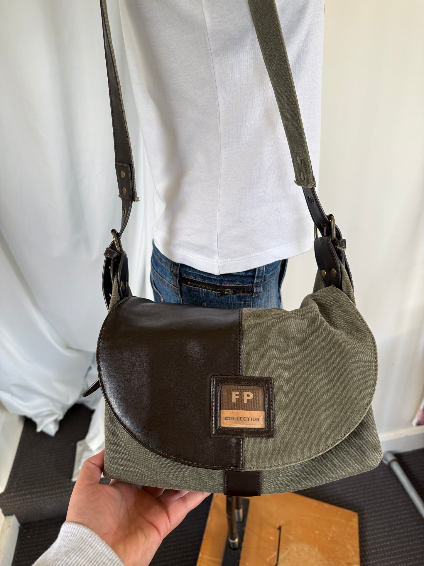 00's Khaki canvas utility bag w pleather panels