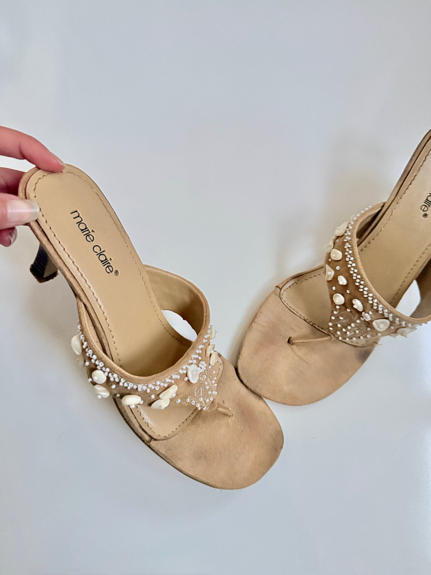 00's Marie Claire shell/beaded suede thong heels • Size 7