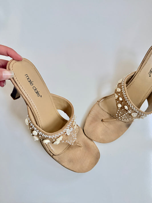 00's Marie Claire shell/beaded suede thong heels • Size 7