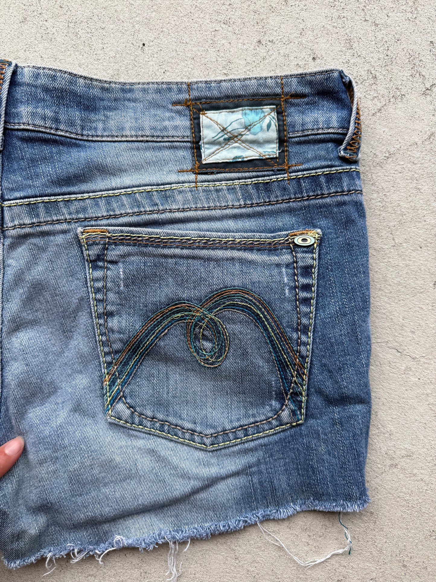 00's Raw hem Mavi denim shorts • Size 10