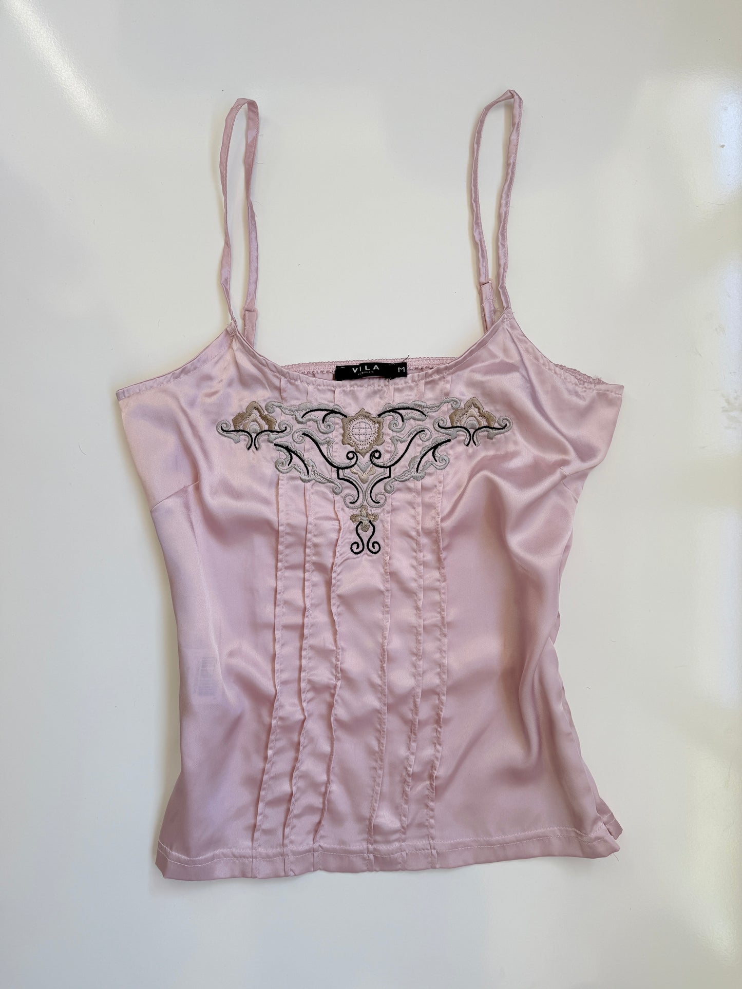 00's Embroidered satin cami • Size M