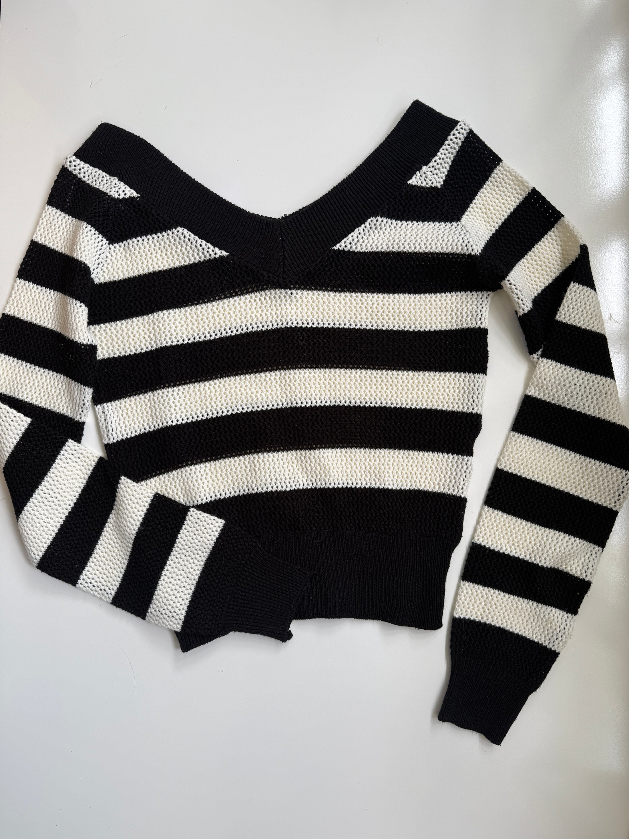 00's Off shoulder striped knit • Size M/L